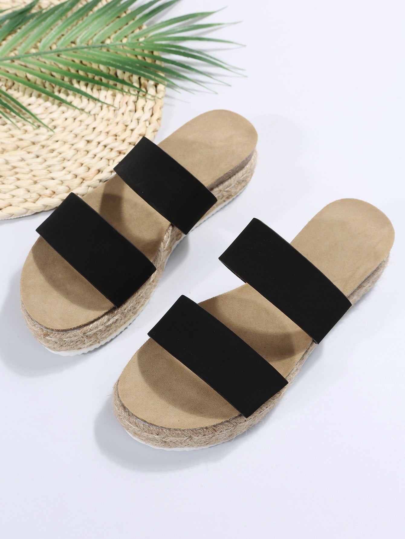 Women’s black open-toe flatform espadrille sandals with a plain casual design for outdoor spring and summer wear.