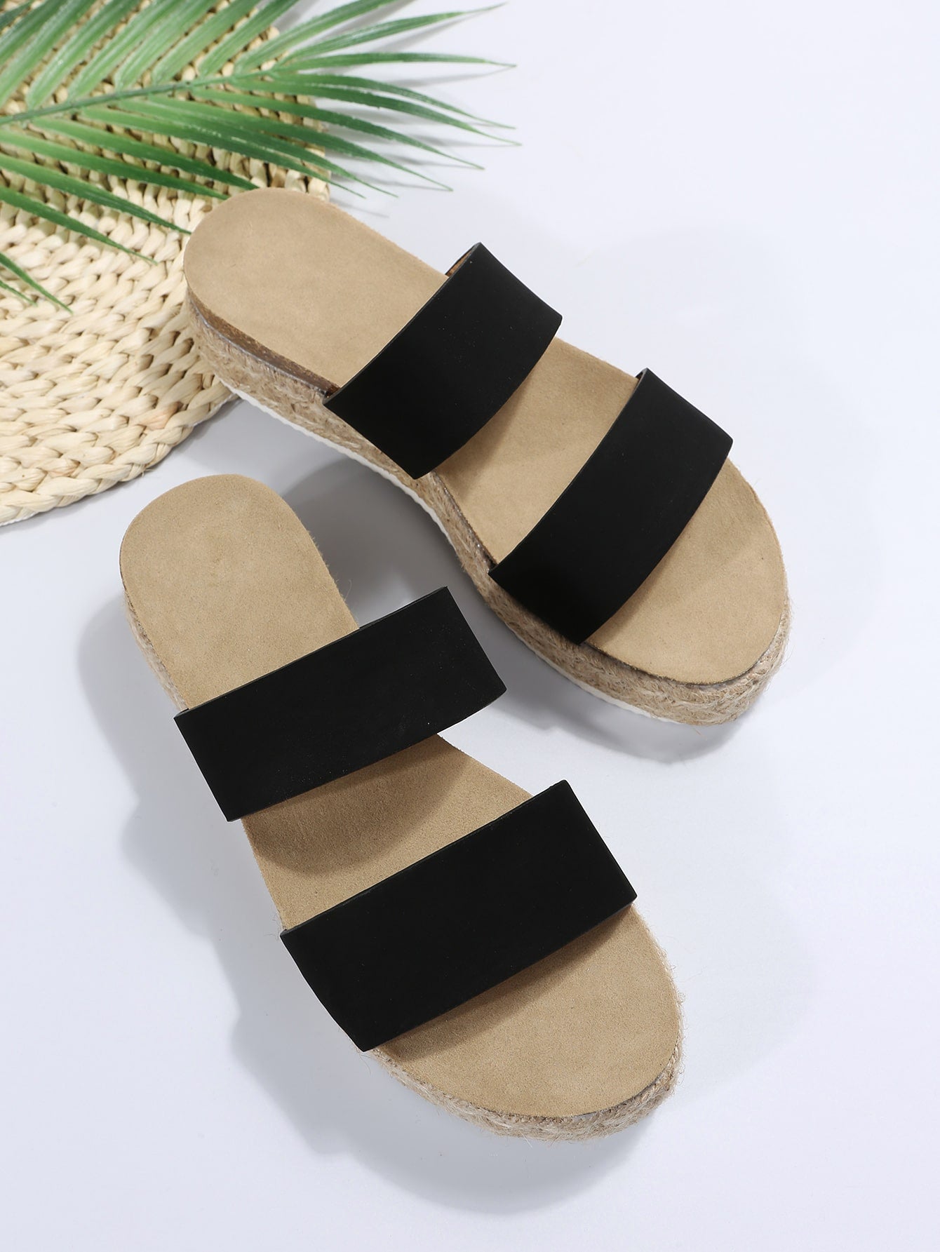 Women’s black open-toe flatform espadrille sandals with a plain casual design for outdoor spring and summer wear.