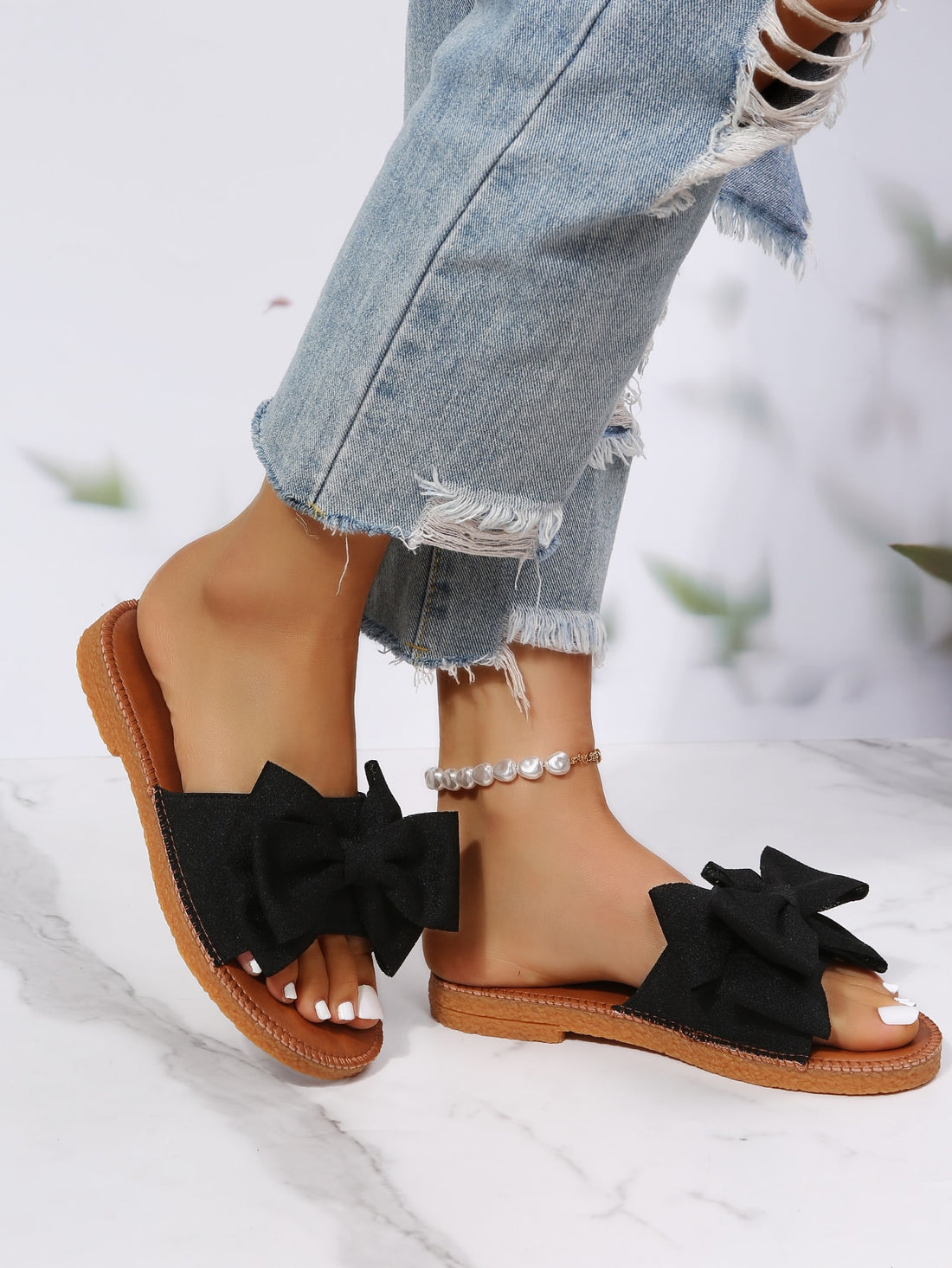 Women’s flat slide sandals with bowknot detail, open toe, and slip-on design
