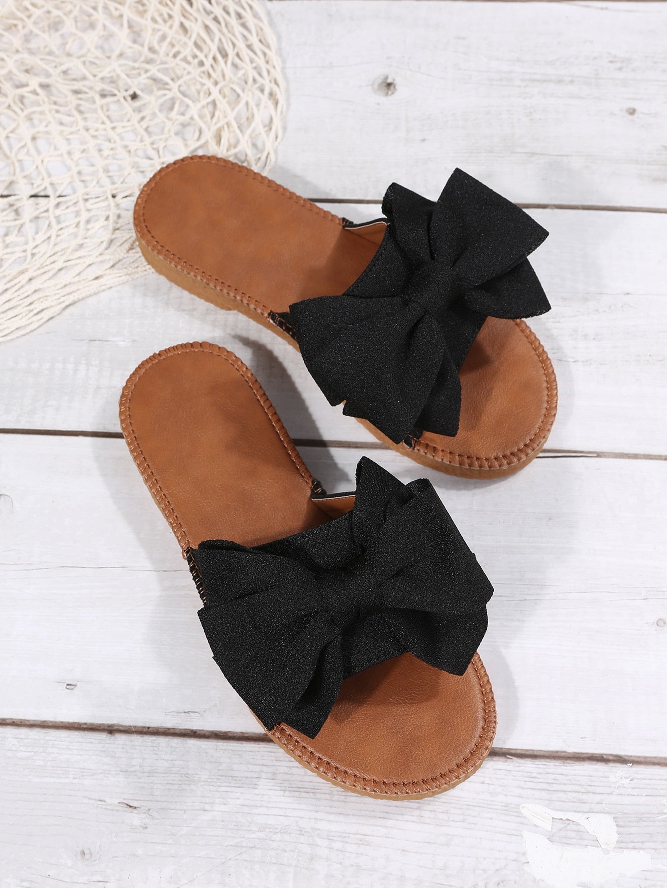 Women’s flat slide sandals with bowknot detail, open toe, and slip-on design