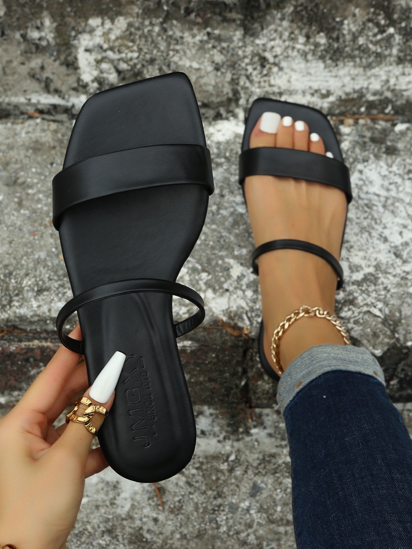 Women’s square toe flat slide sandals with open toe, slip-on style, and ruffle/plain detail for beach and casual outdoor wear.
