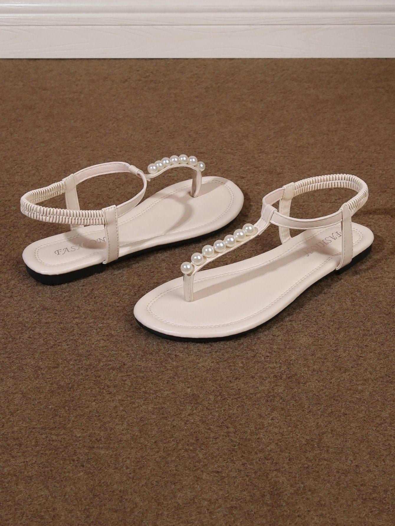 Women’s Roman style strap slide sandals with flat sole, buckle detail, and round toe, designed as casual slip-on beach and outdoor sandals.