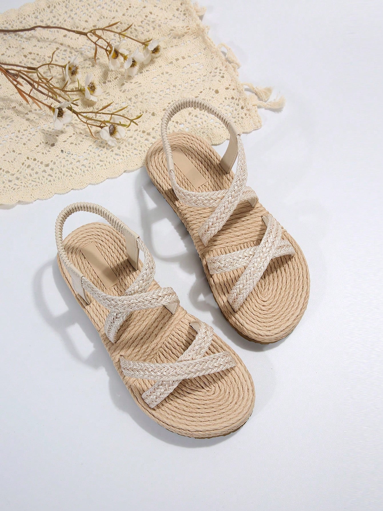 Women’s flat open-toe slide sandals with criss-cross woven straps and a plain casual design for daily, beach, and summer outdoor wear.