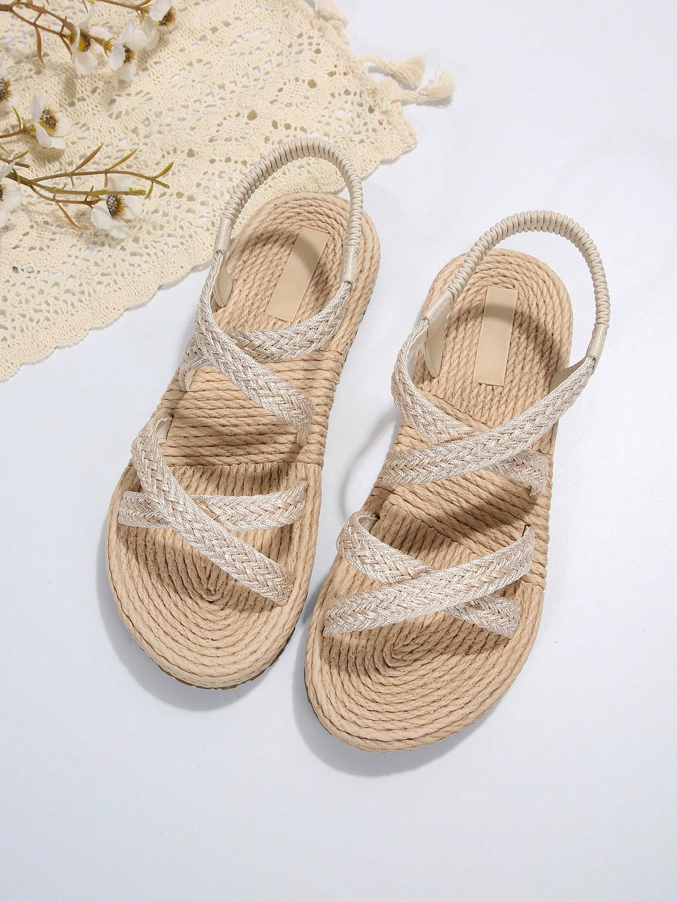 Women’s flat open-toe slide sandals with criss-cross woven straps and a plain casual design for daily, beach, and summer outdoor wear.