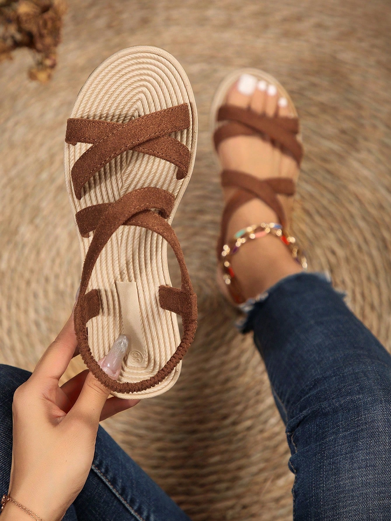 Women’s flat open-toe slide sandals with criss-cross woven straps and a plain casual design for daily, beach, and summer outdoor wear.