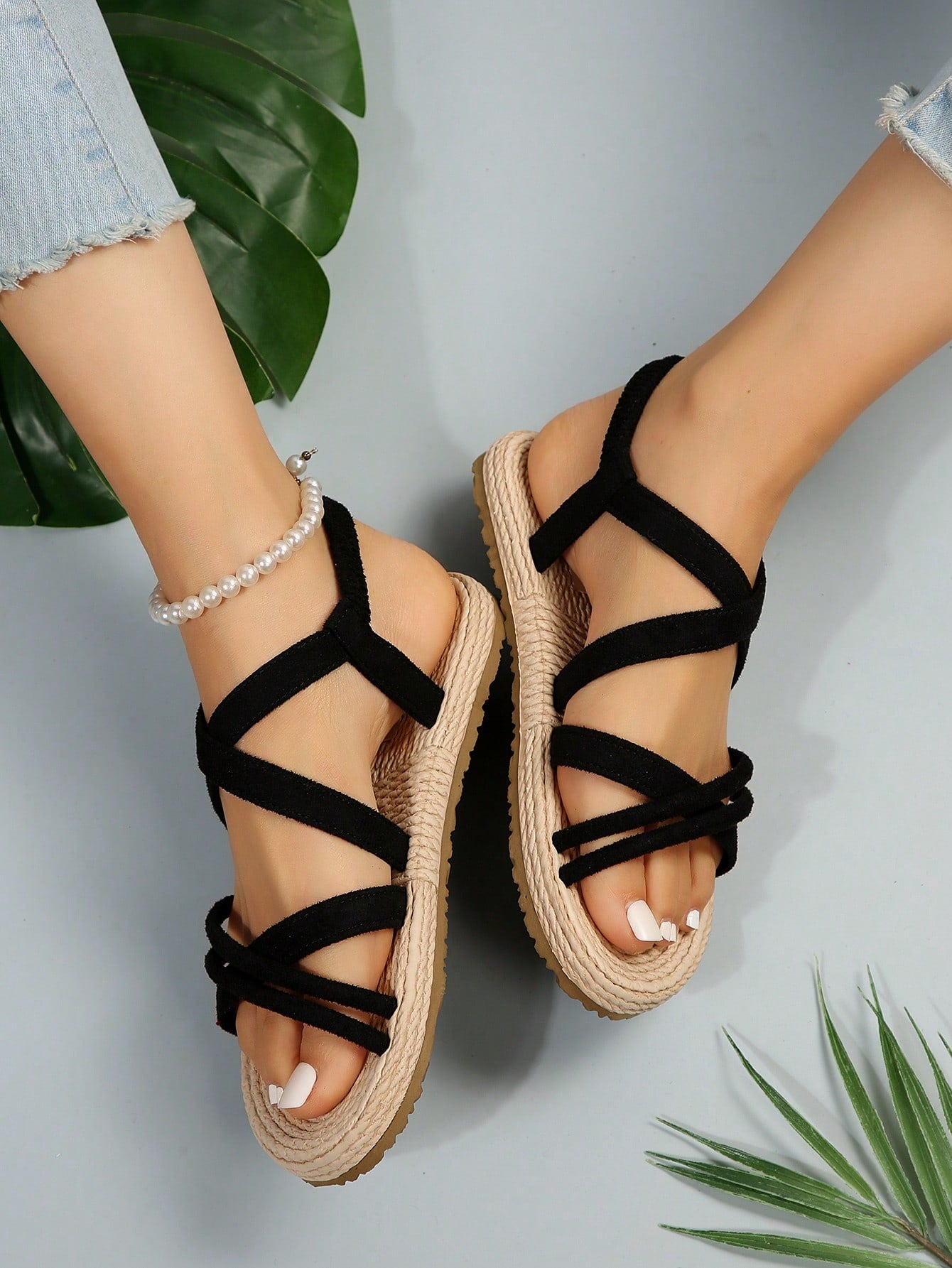 Women’s flat open-toe slide sandals with criss-cross woven straps and a plain casual design for daily, beach, and summer outdoor wear.