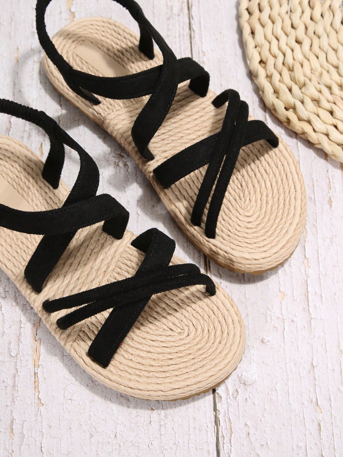 Women’s flat open-toe slide sandals with criss-cross woven straps and a plain casual design for daily, beach, and summer outdoor wear.