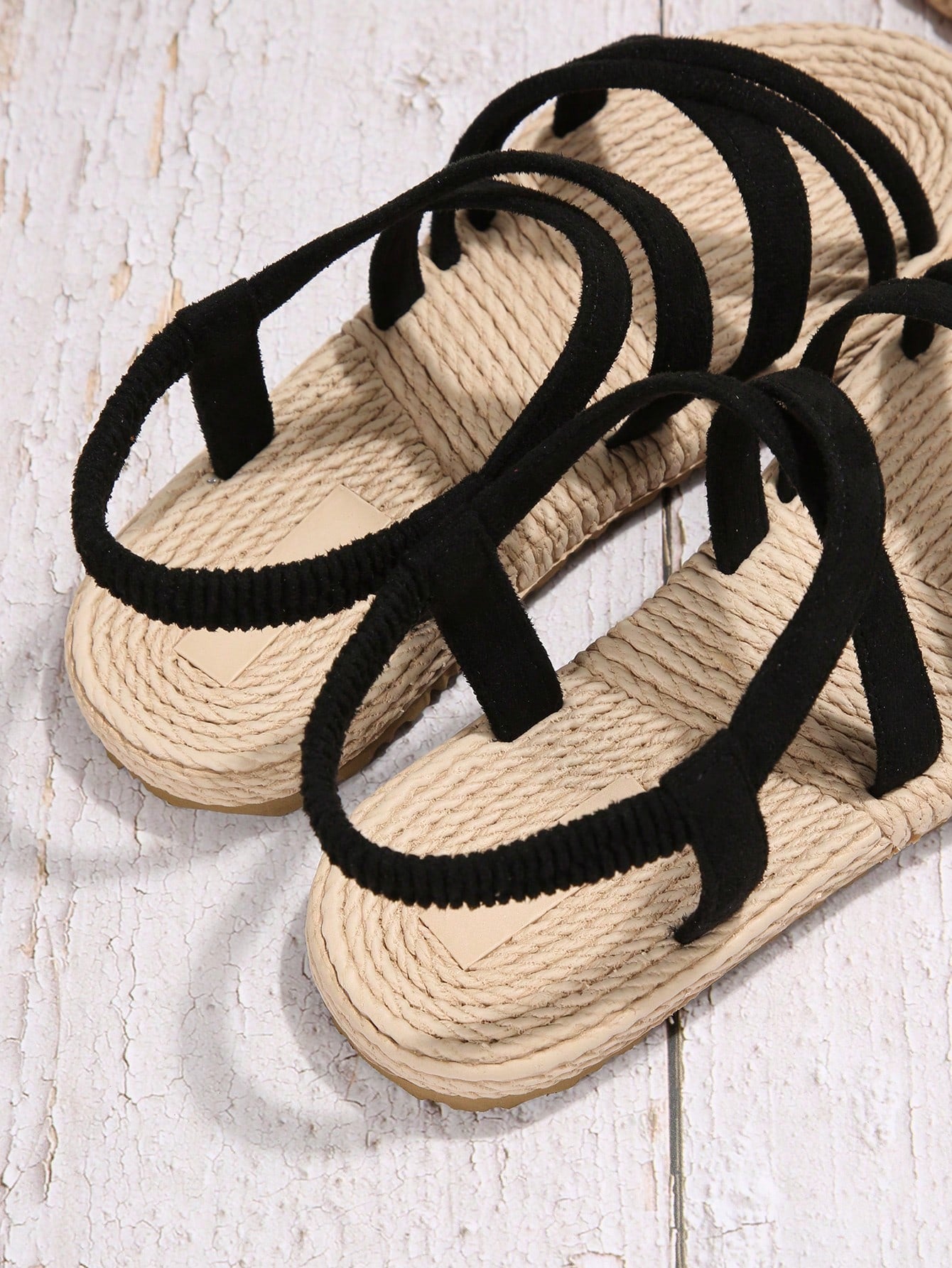 Women’s flat open-toe slide sandals with criss-cross woven straps and a plain casual design for daily, beach, and summer outdoor wear.