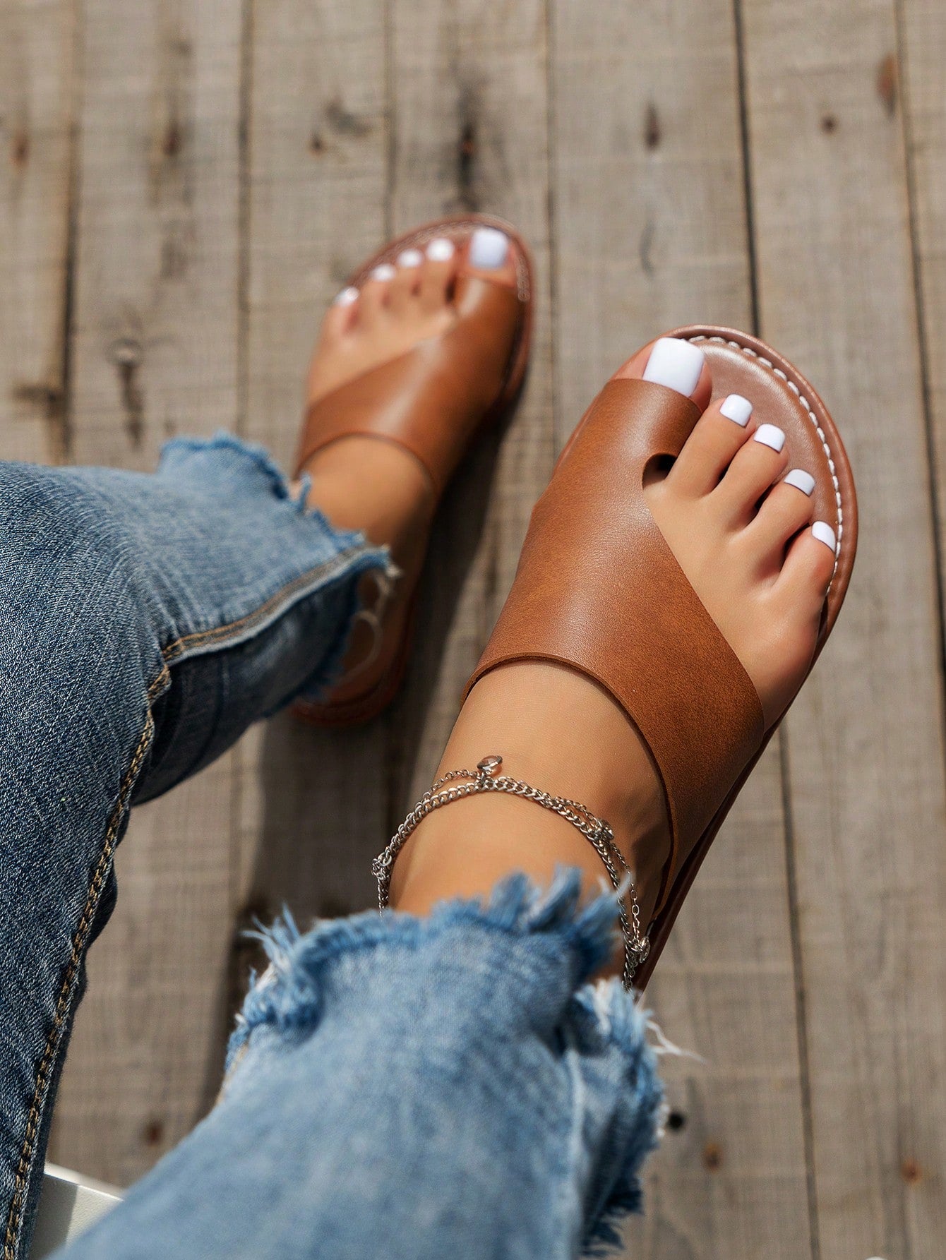 Women's flat toe post slide sandals with a plain casual design, soft sole, and anti-slip outsole, suitable for summer outdoor use.