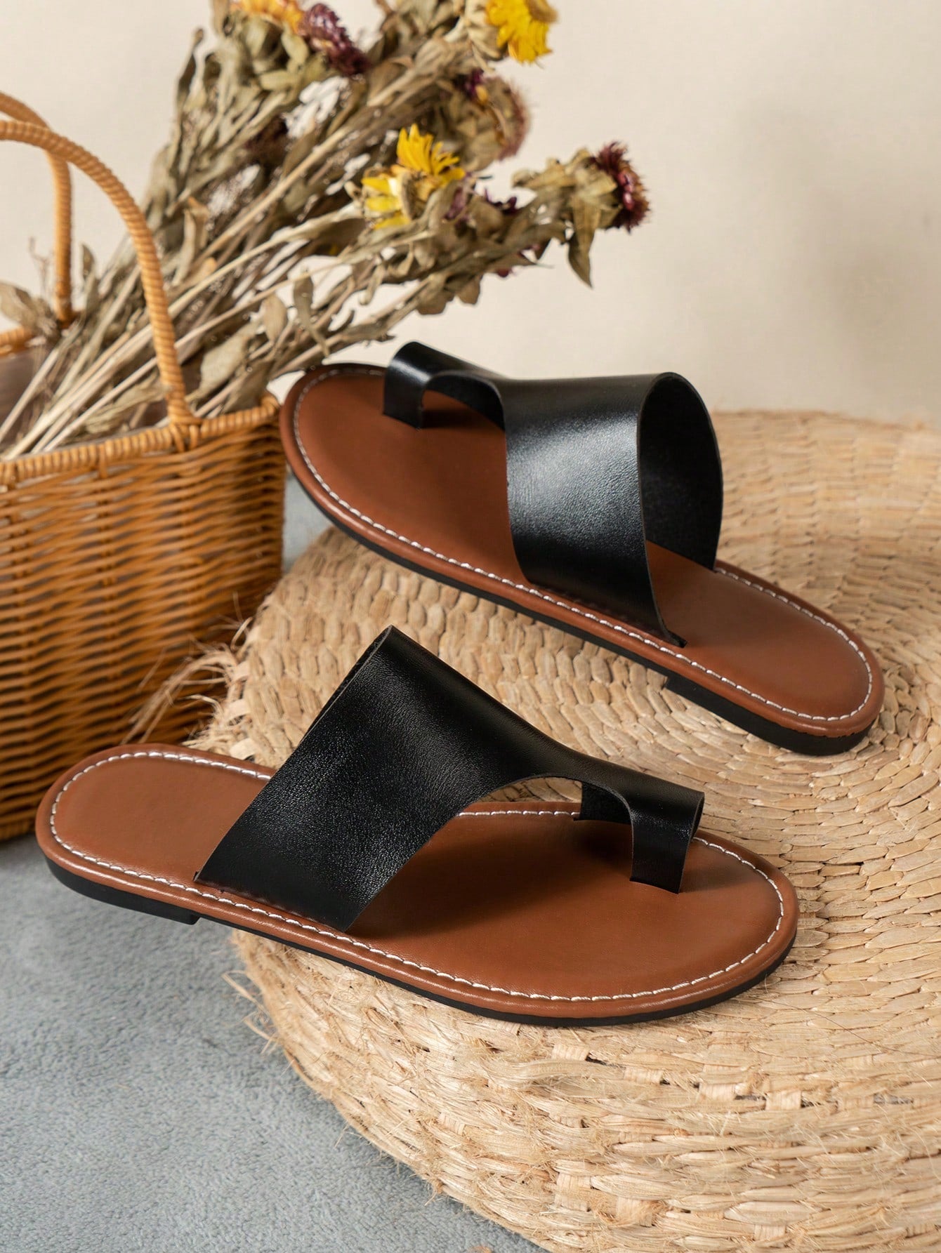 Women's flat toe post slide sandals with a plain casual design, soft sole, and anti-slip outsole, suitable for summer outdoor use.