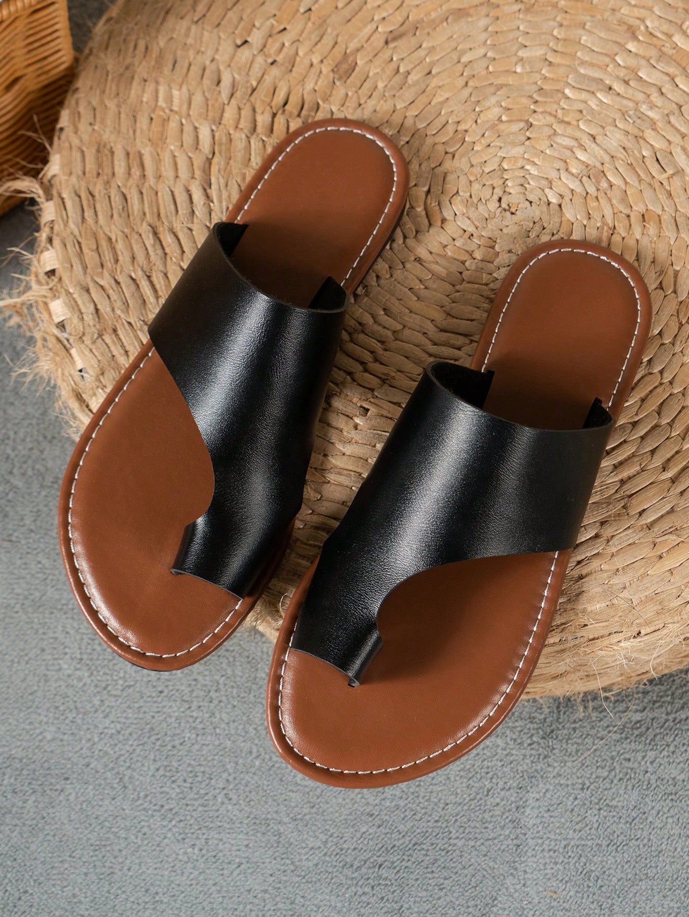 Women's flat toe post slide sandals with a plain casual design, soft sole, and anti-slip outsole, suitable for summer outdoor use.