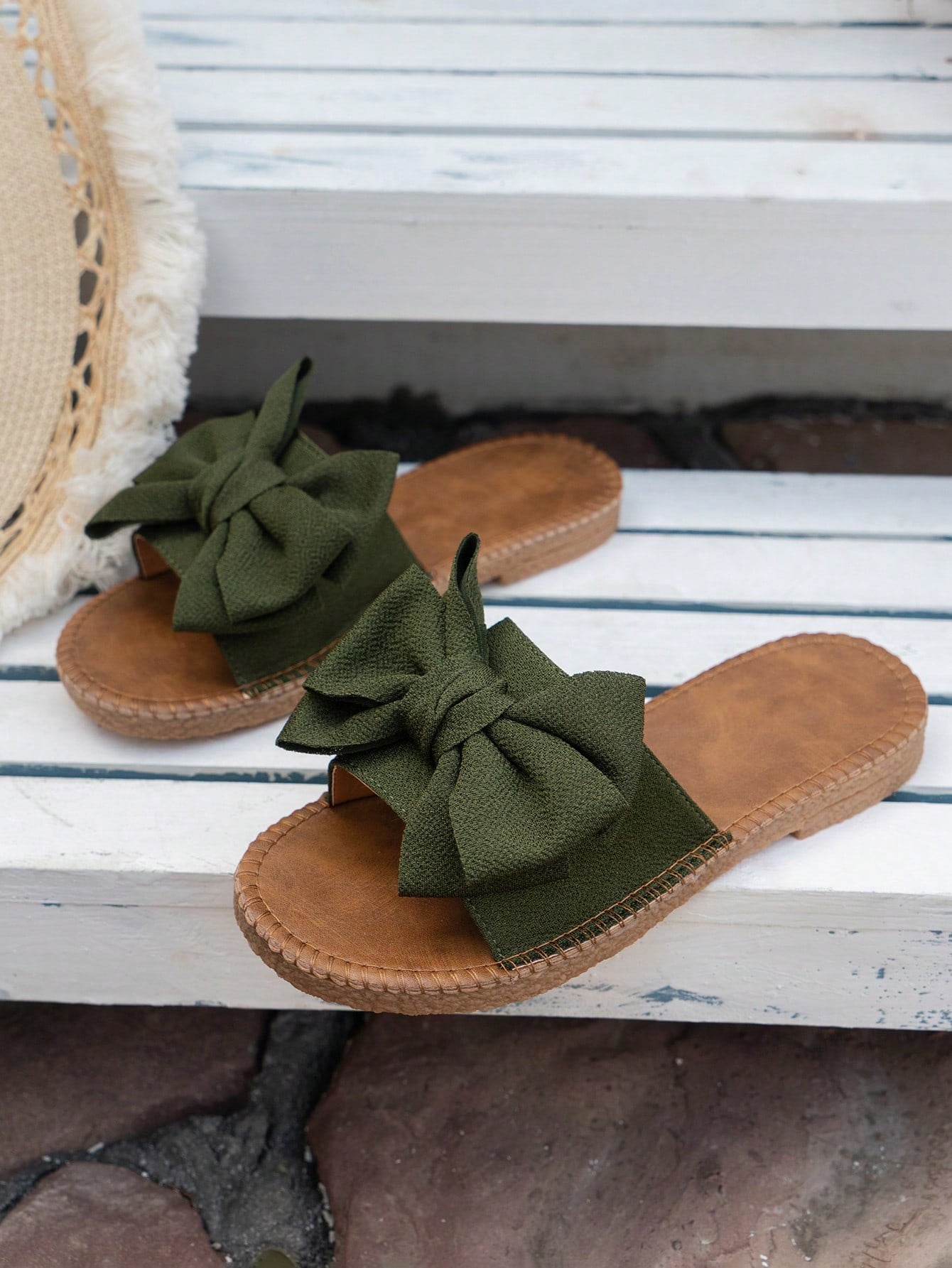 Women’s flat slide sandals with bowknot detail, open toe, and slip-on design