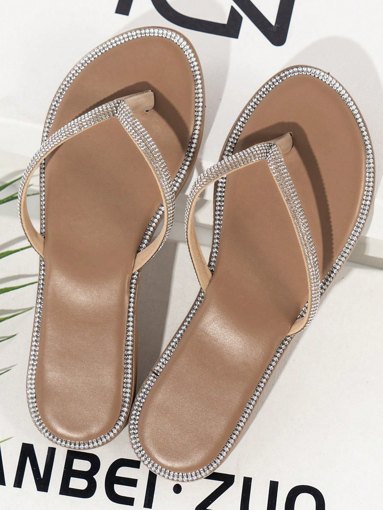 Women's rhinestone-decorated toe-post flat slide sandals for beach, vacation, and casual outdoor wear