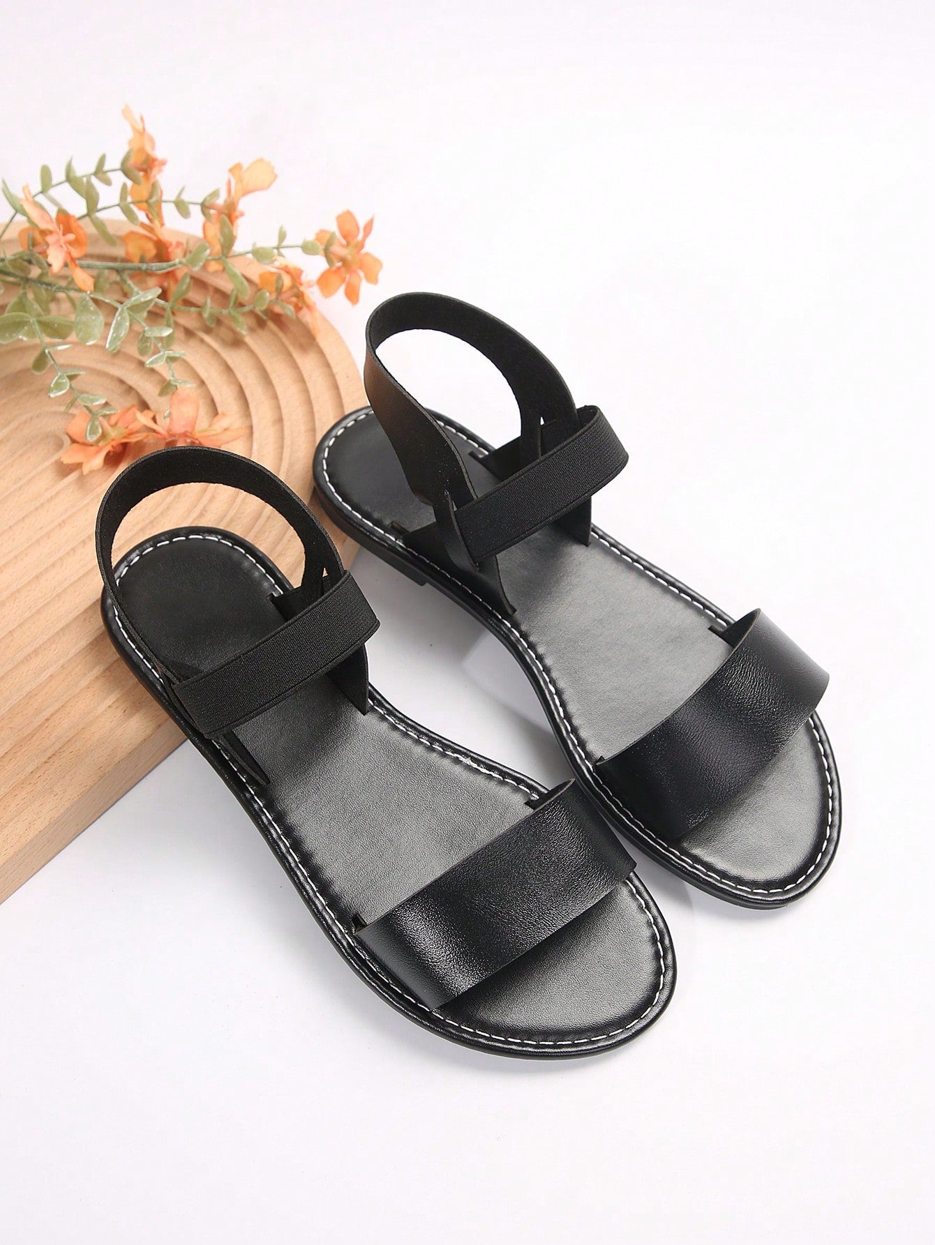 Women’s flat slide sandals with cut-out Roman-style straps and open-toe design, suitable for casual beach and home wear.