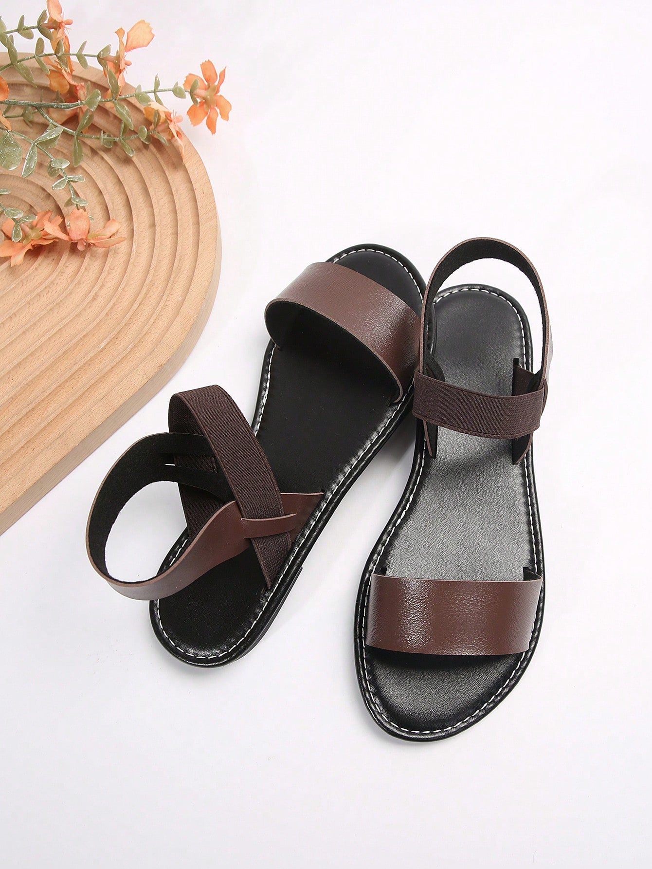 Women’s flat slide sandals with cut-out Roman-style straps and open-toe design, suitable for casual beach and home wear.