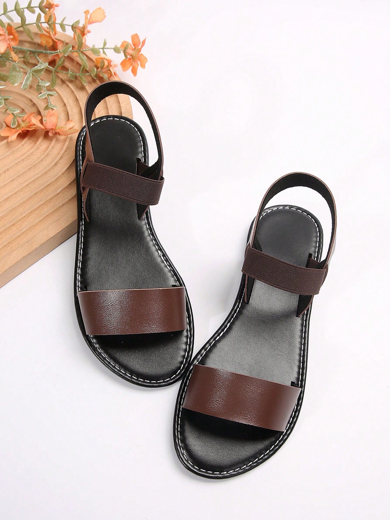 Women’s flat slide sandals with cut-out Roman-style straps and open-toe design, suitable for casual beach and home wear.