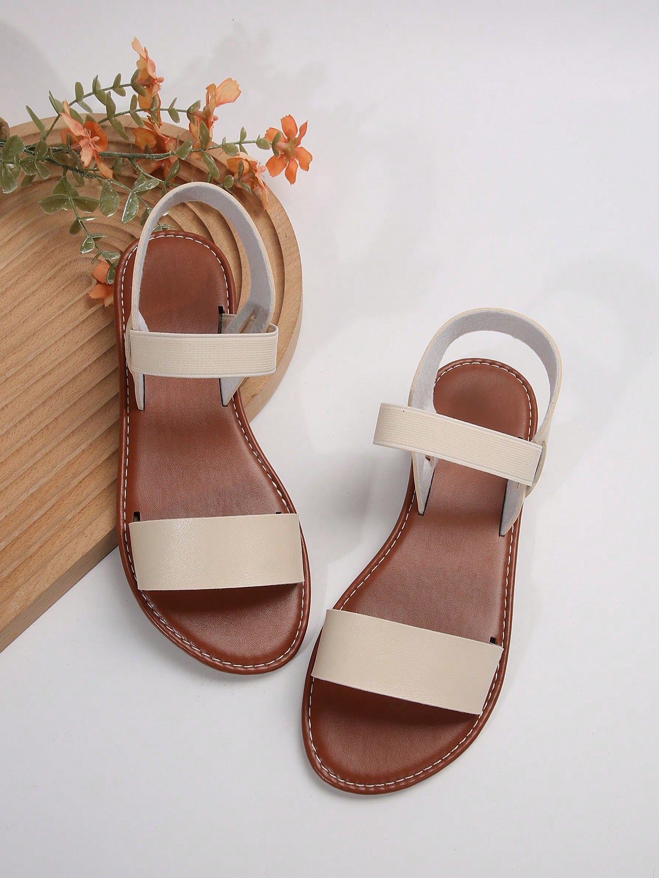 Women’s flat slide sandals with cut-out Roman-style straps and open-toe design, suitable for casual beach and home wear.