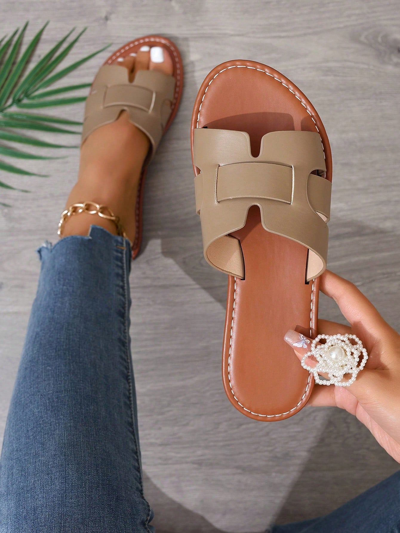 Women's open-toe flat slide sandals with slip-on design and metal decoration, suitable for outdoor casual summer wear.