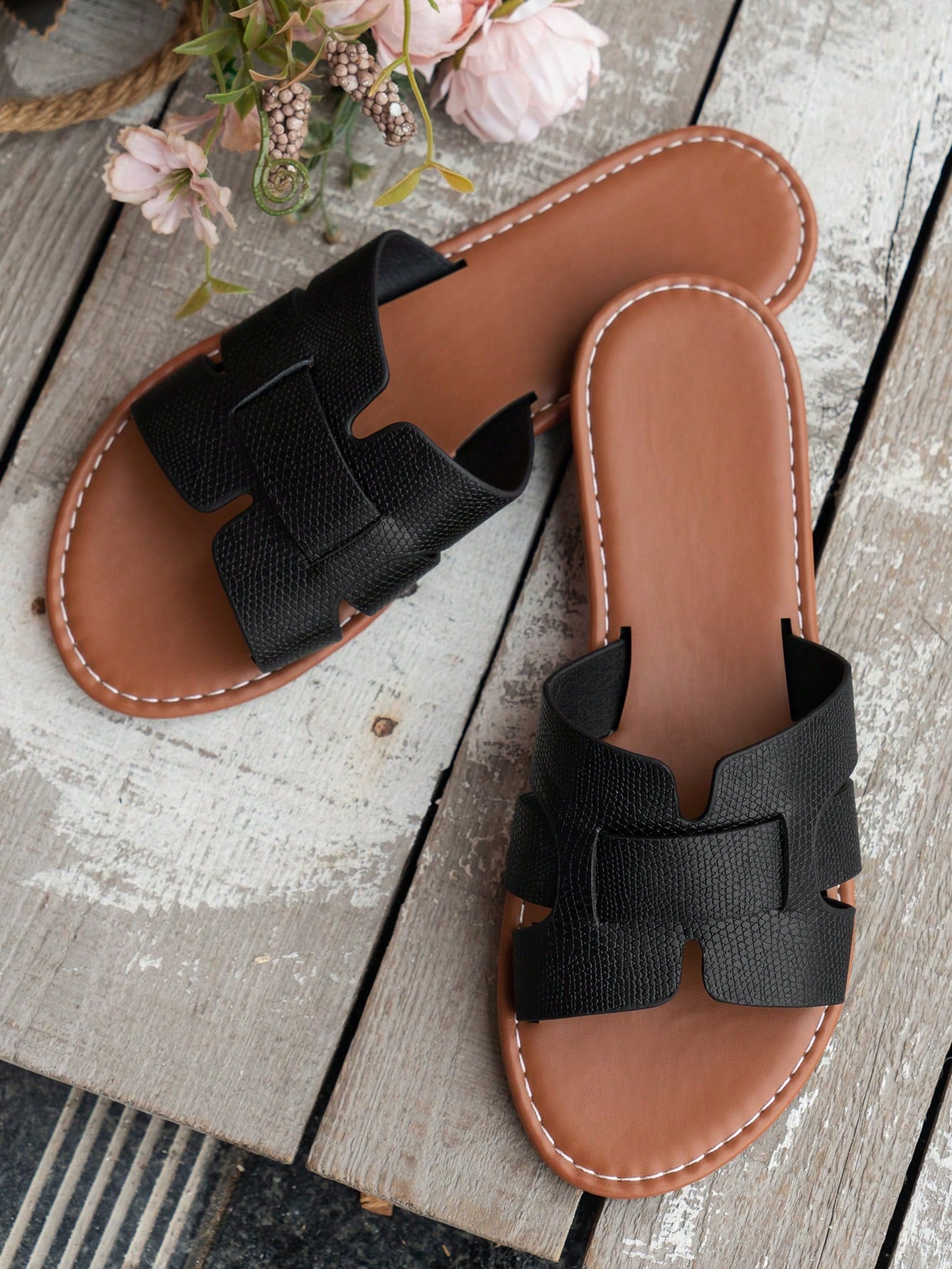 Women's open-toe flat slide sandals with slip-on design and metal decoration, suitable for outdoor casual summer wear.