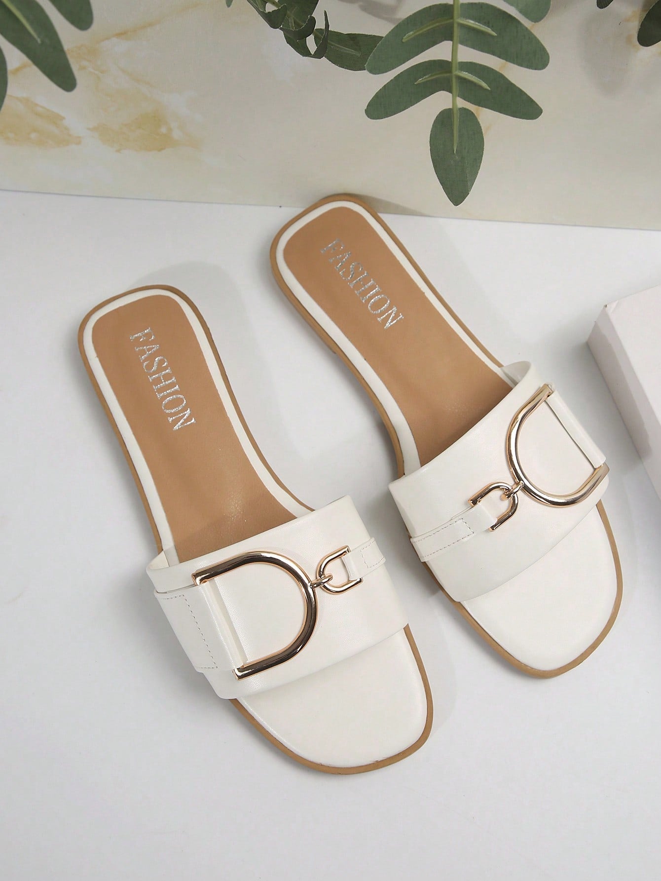 Women's chic flat sandals with ankle strap, cut-out design, colorblock pattern, and open toe, suitable for casual streetwear and beach wear.