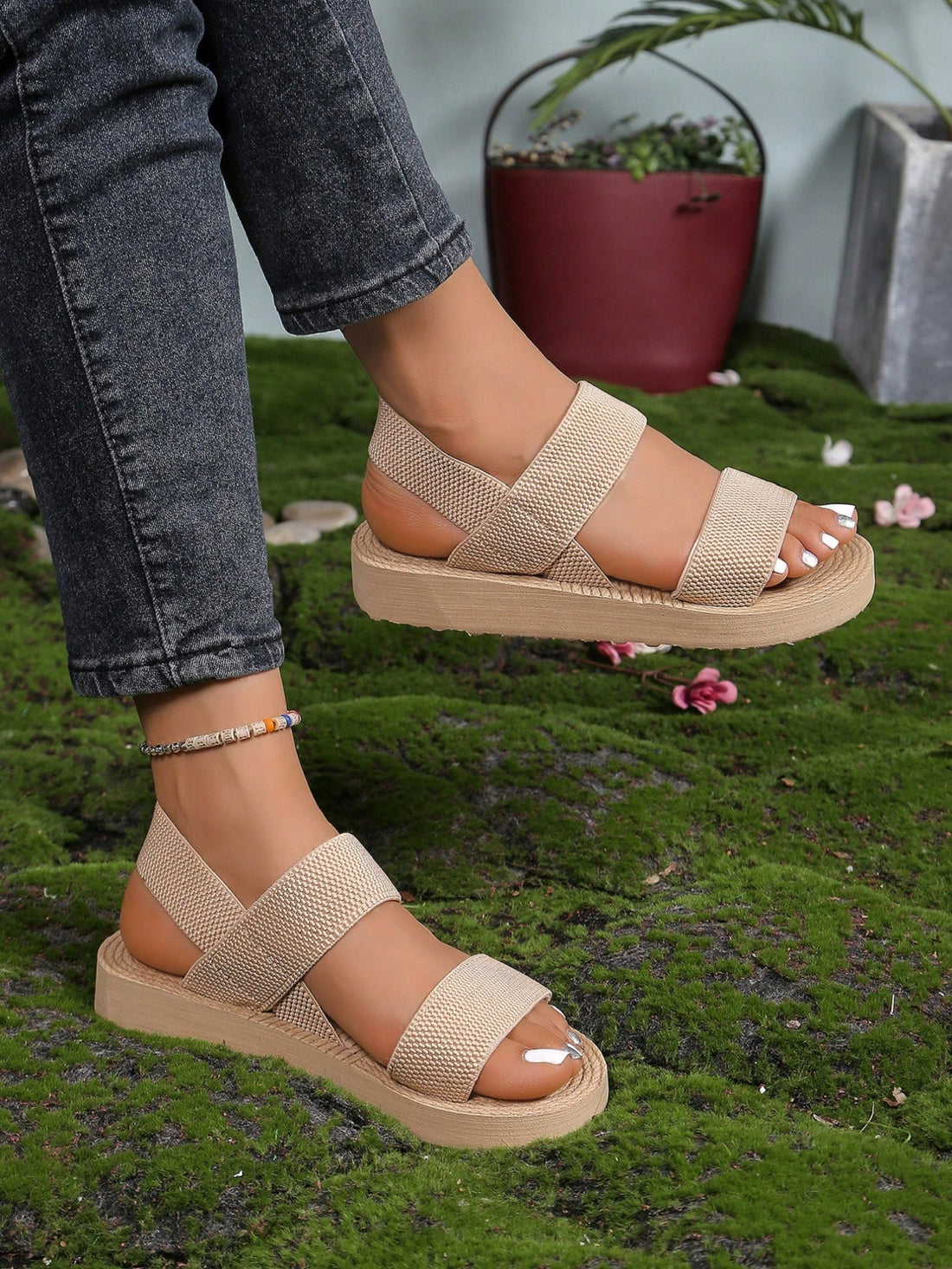 Women's khaki flat gladiator sandals with open toe and woven jute-texture styling, lightweight design for outdoor beach comfort and spring summer outfits.