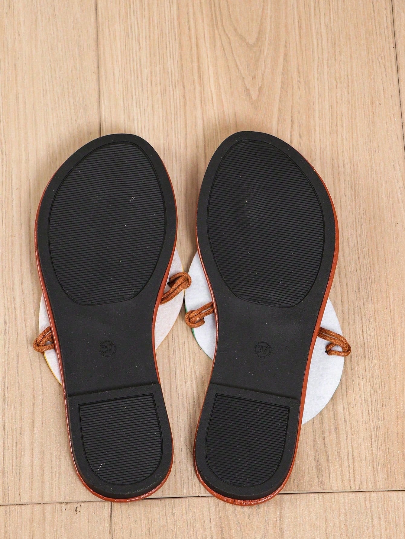 Women’s dual-color mango print flat flip flop slides with toe post, PU upper, and rubber outsole, designed for casual outdoor and beach wear.