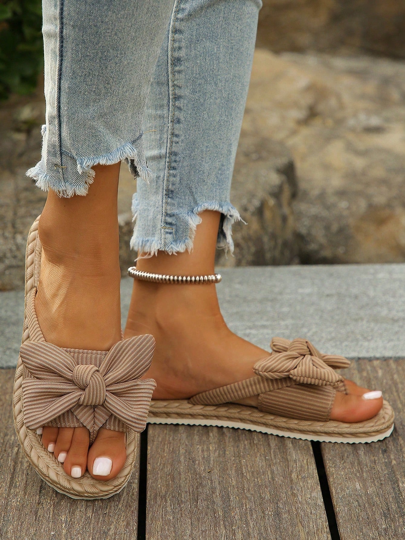 Women’s khaki flat slide sandals with bow decor and open toe design, lightweight non-slip sole, casual comfort style