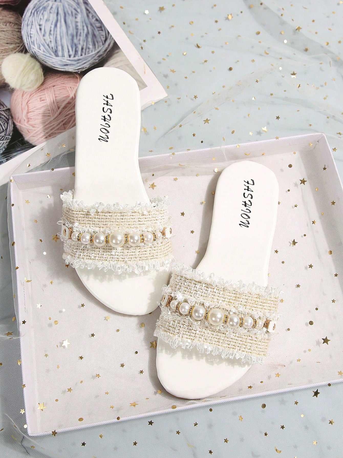 Women's flat open-toe slide sandals featuring pearl chain and rhinestone decor in a beach style.