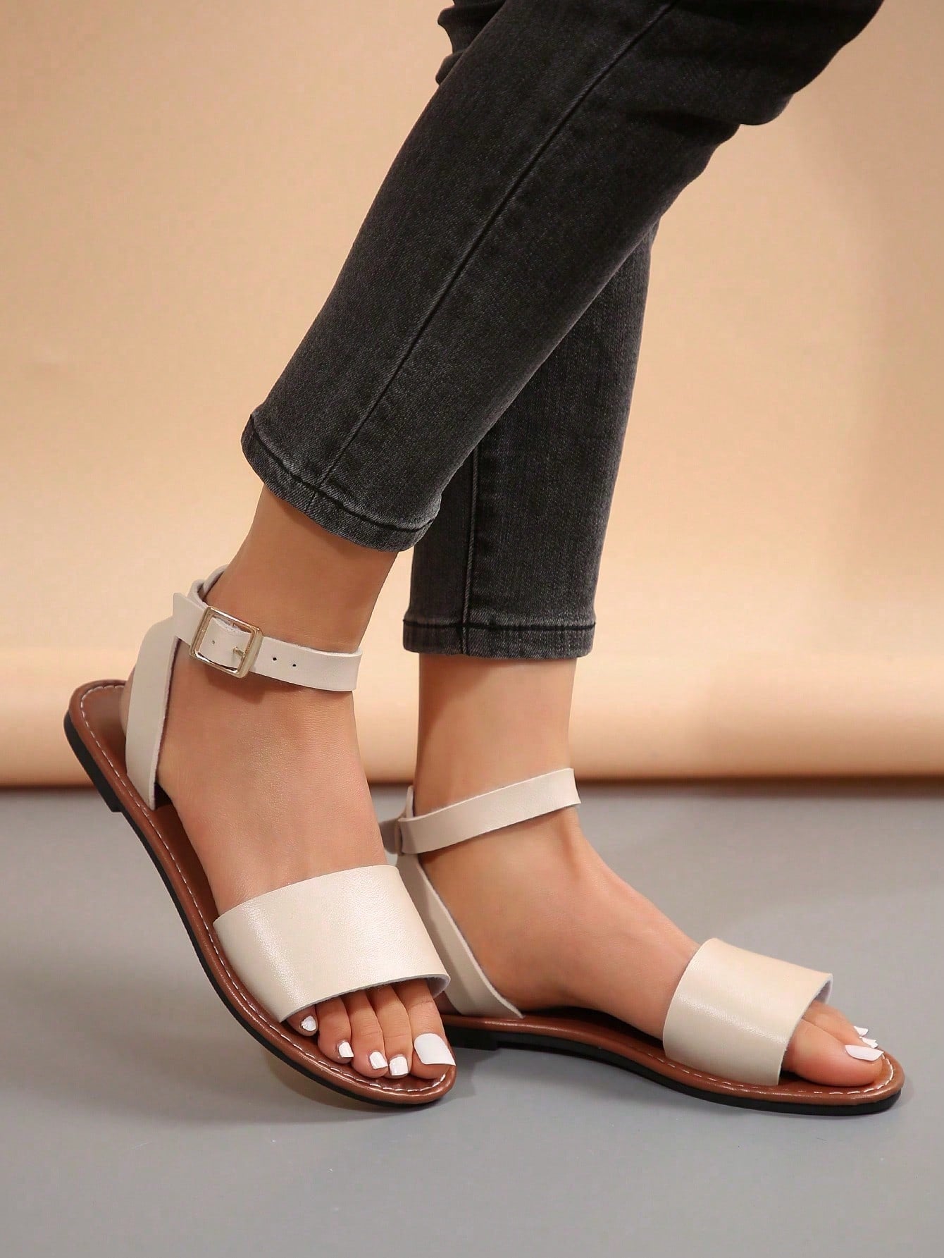 Plus size women’s slip-on flat slide sandals with a plain design, hollow out detail, and PU leather upper, suitable for casual outdoor and summer wear.