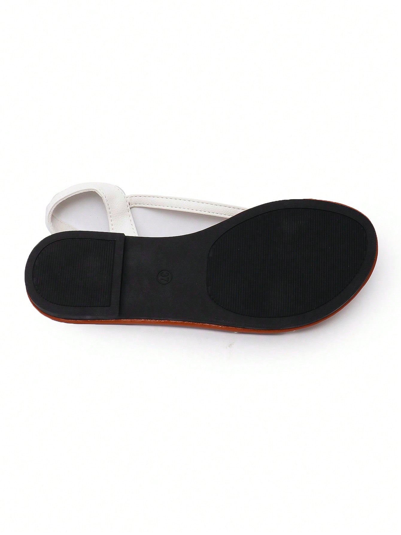Women's flat gladiator sandals with buckle strap and open toe, suitable for beach wear, casual walking, and outdoor use.