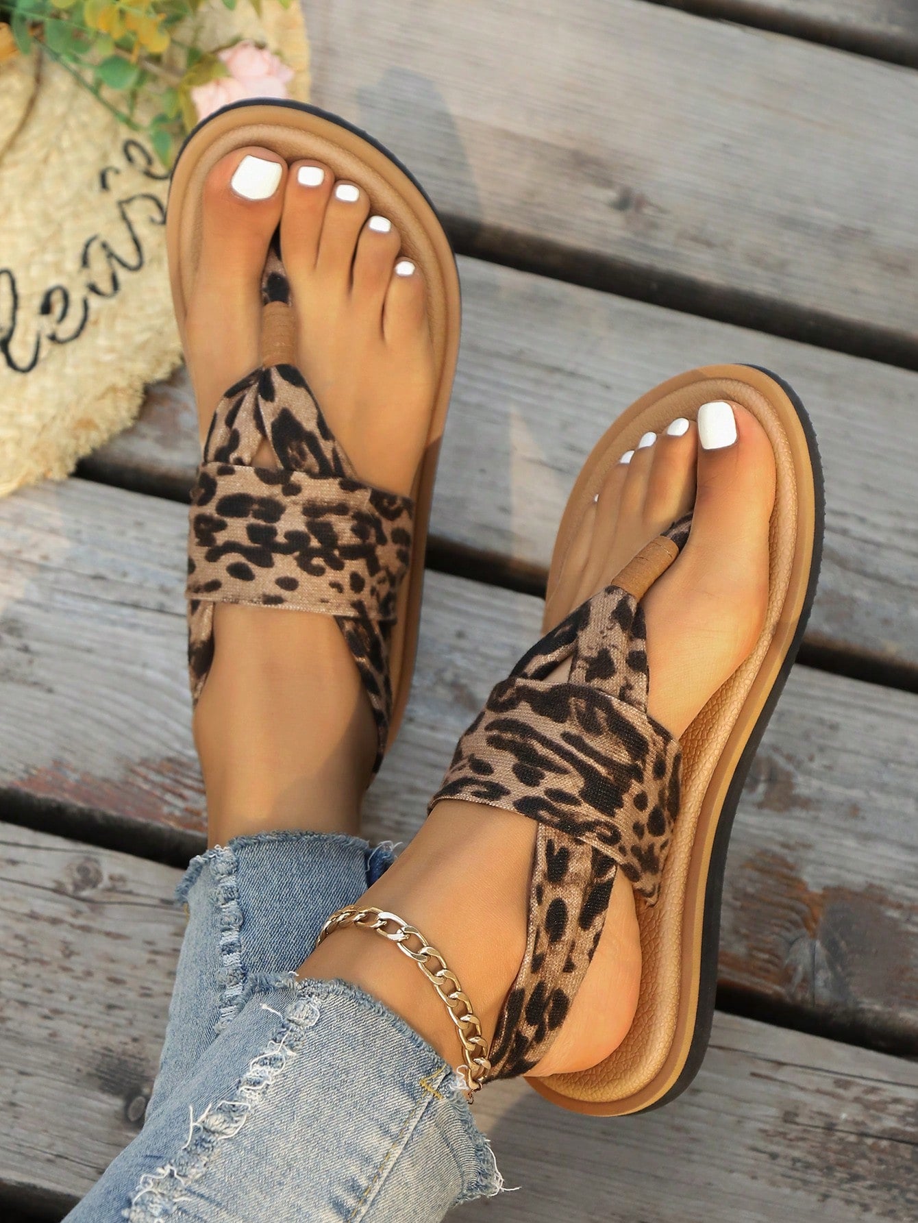 Women's wide fit platform espadrille slide sandals with toe post, textured pattern, rope detail, and flat non-slip sole for casual beach and outdoor wear
