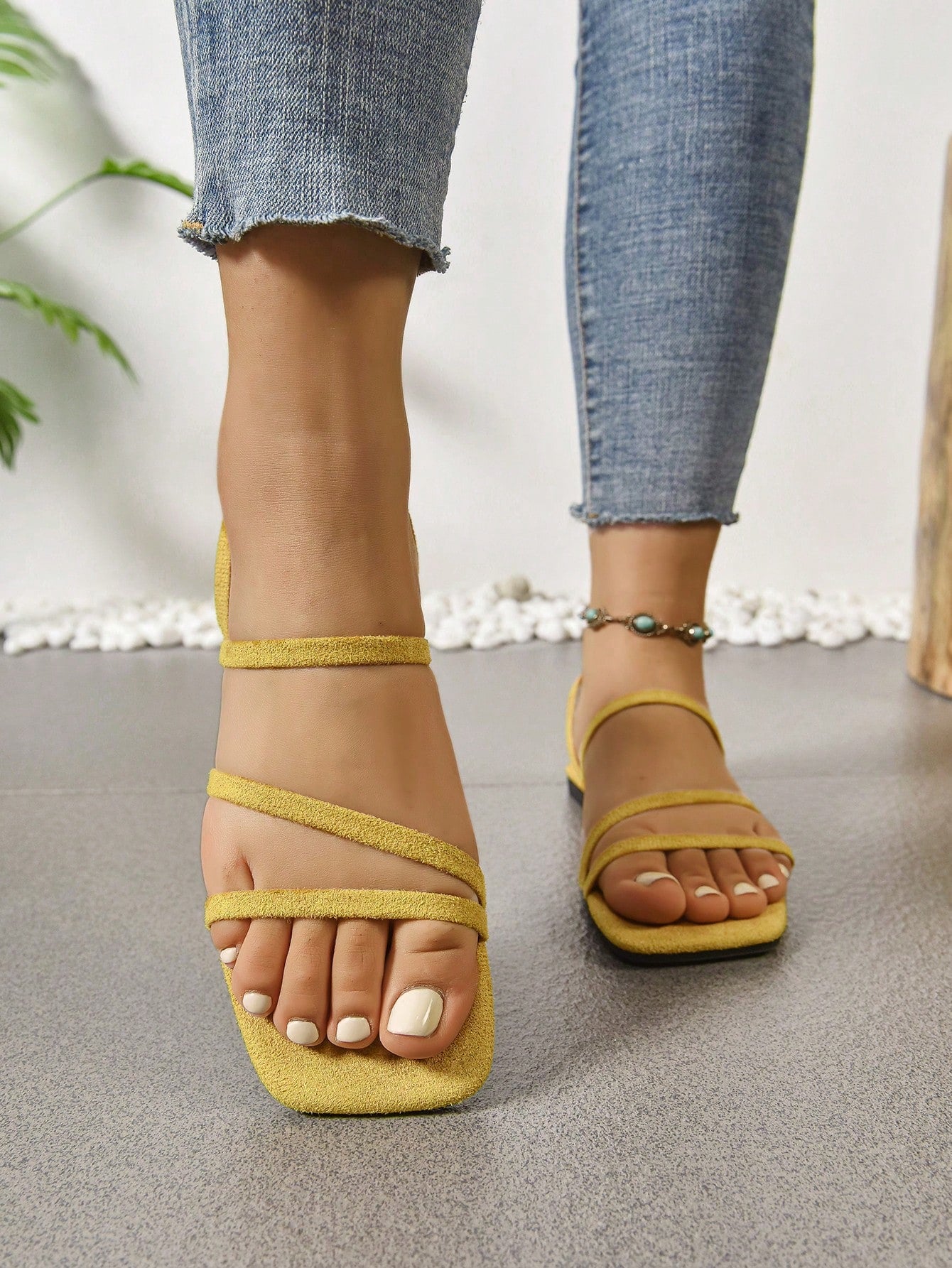 Women's flat sandals with a square open toe, crisscross front straps, and an elastic ankle strap, suitable for casual summer outdoor and beach vacation wear.