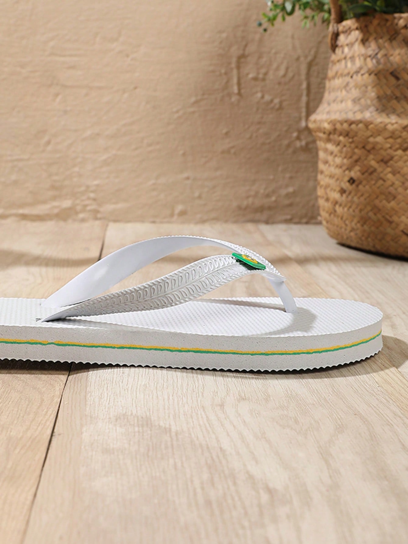 Women's flat slip-on beach flip flops with a round-toe shape and casual sandal style for indoor and outdoor use.