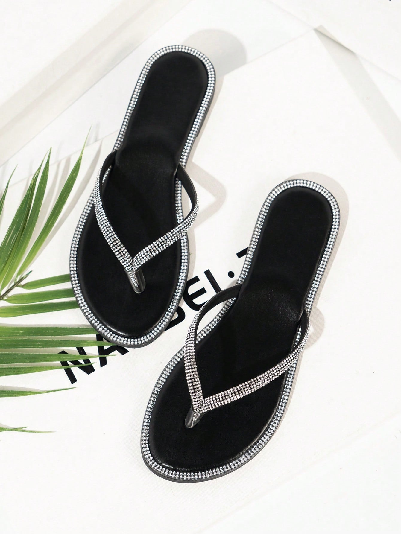 Women's rhinestone-decorated toe-post flat slide sandals for beach, vacation, and casual outdoor wear
