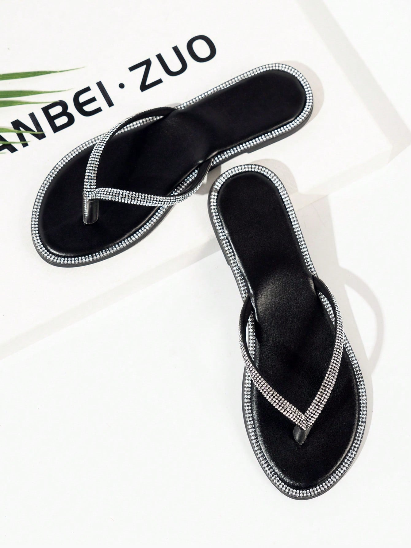 Women's rhinestone-decorated toe-post flat slide sandals for beach, vacation, and casual outdoor wear