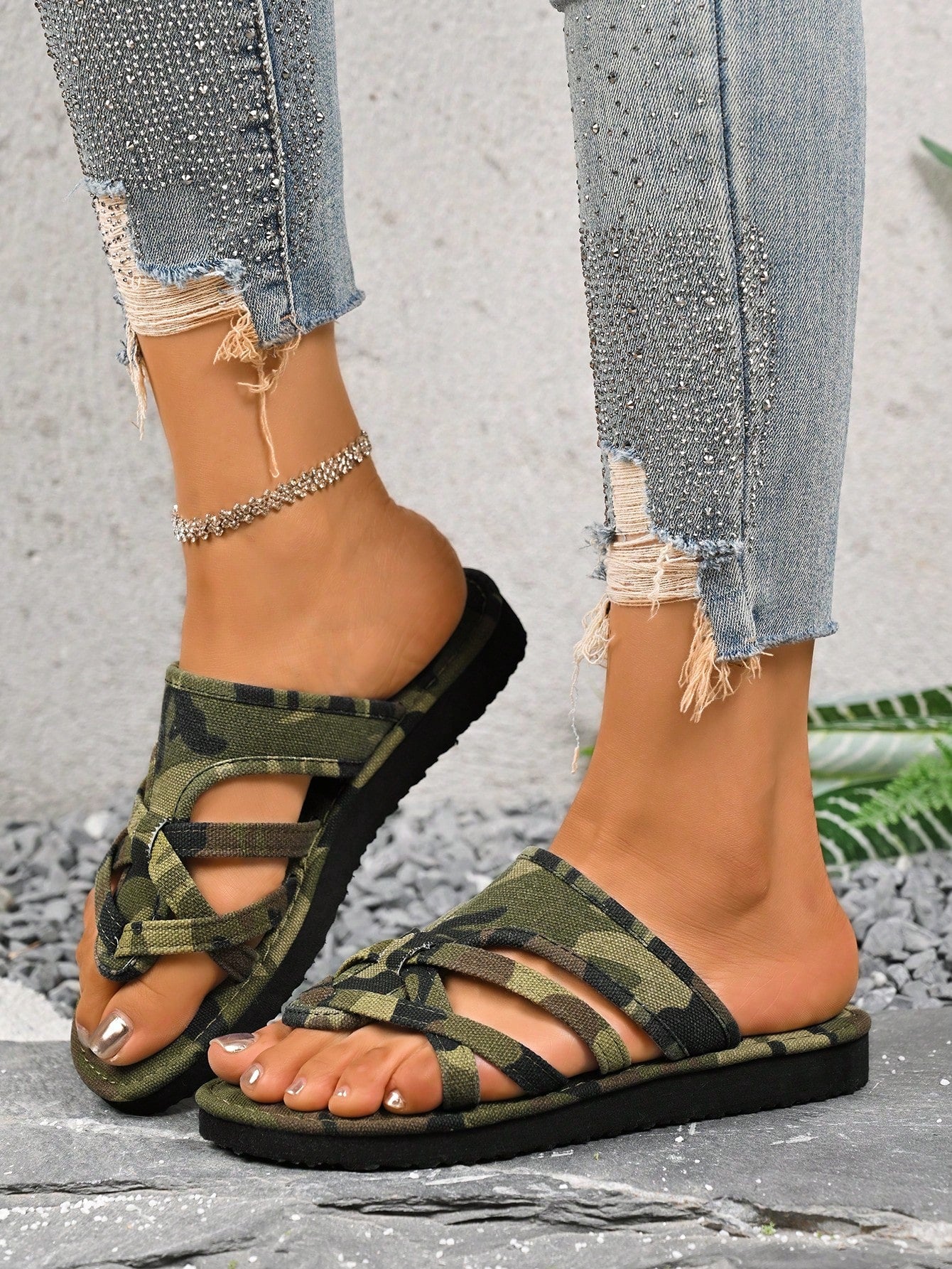 Women’s army green flat slide sandals with criss cross straps and open toe design, casual beach slippers with lightweight look.