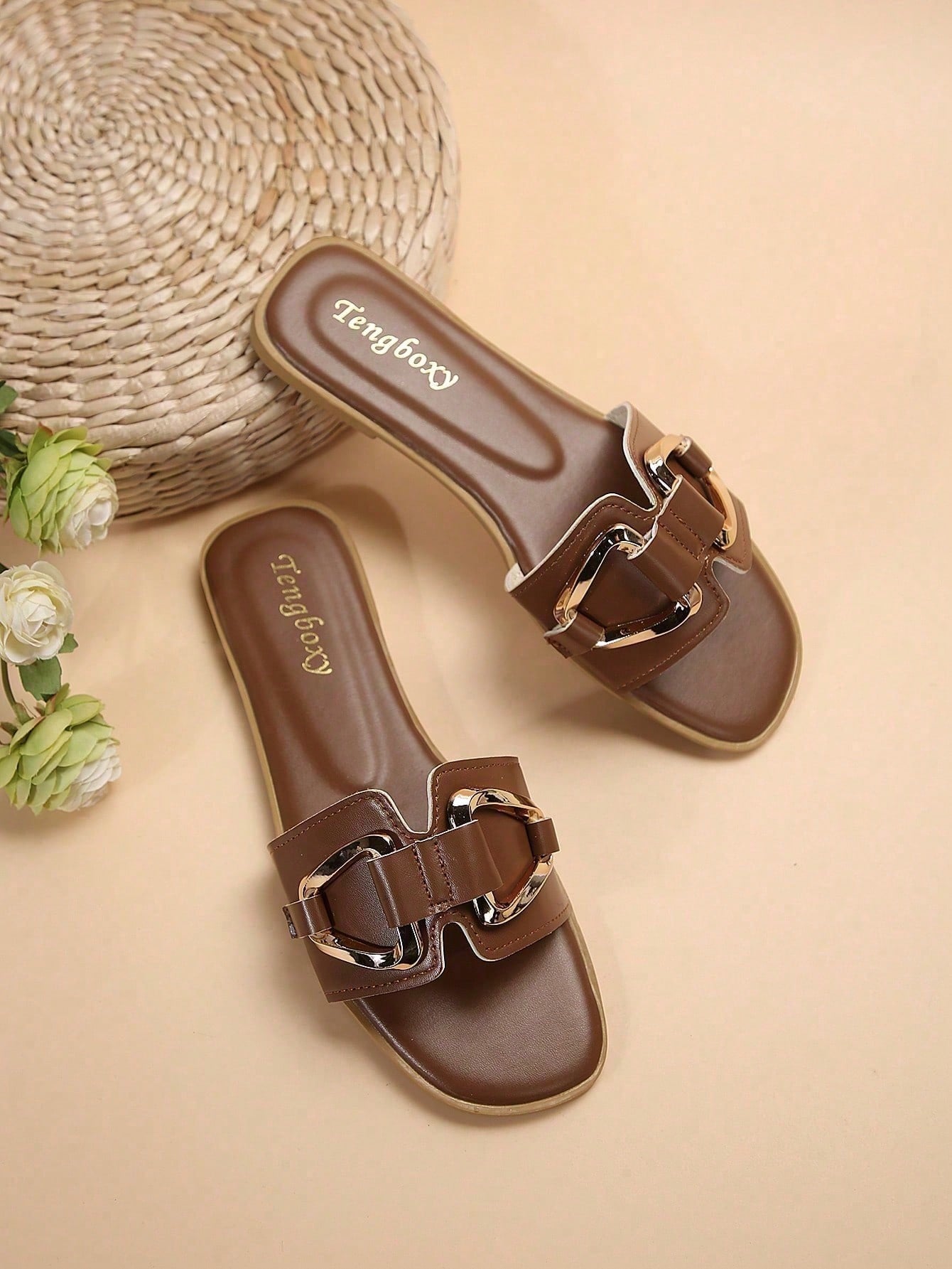 Women's chic flat sandals with ankle strap, cut-out design, colorblock pattern, and open toe, suitable for casual streetwear and beach wear.