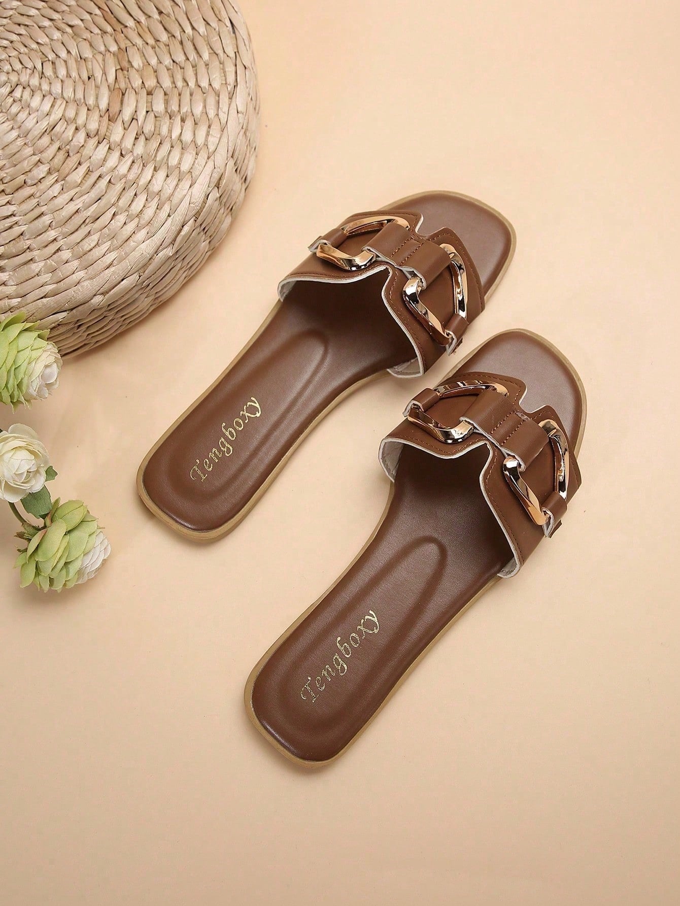 Women's chic flat sandals with ankle strap, cut-out design, colorblock pattern, and open toe, suitable for casual streetwear and beach wear.