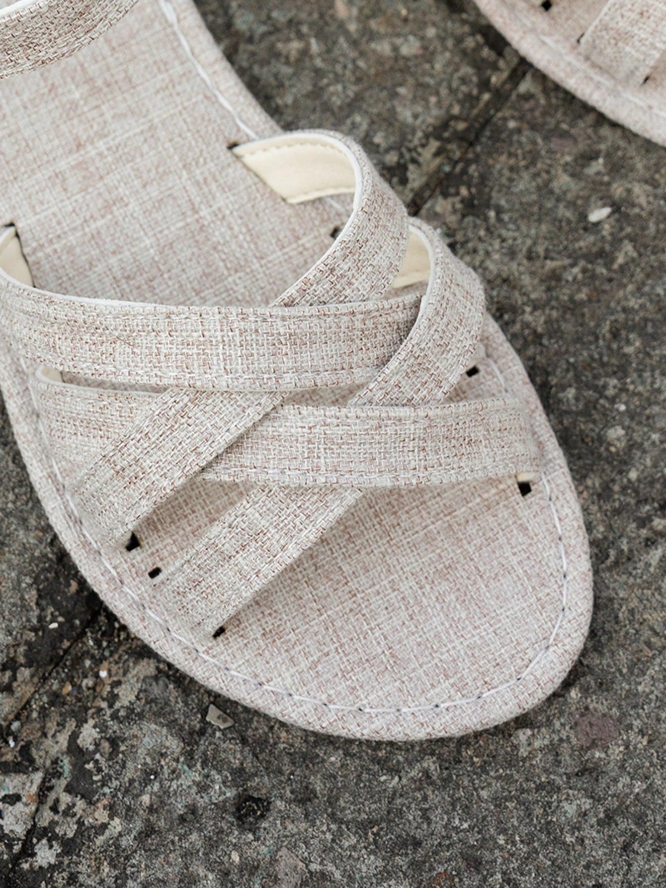 Women's flat thick sole gladiator sandals with cross adjustable straps and open toe, suitable for casual, vacation, and beach wear.