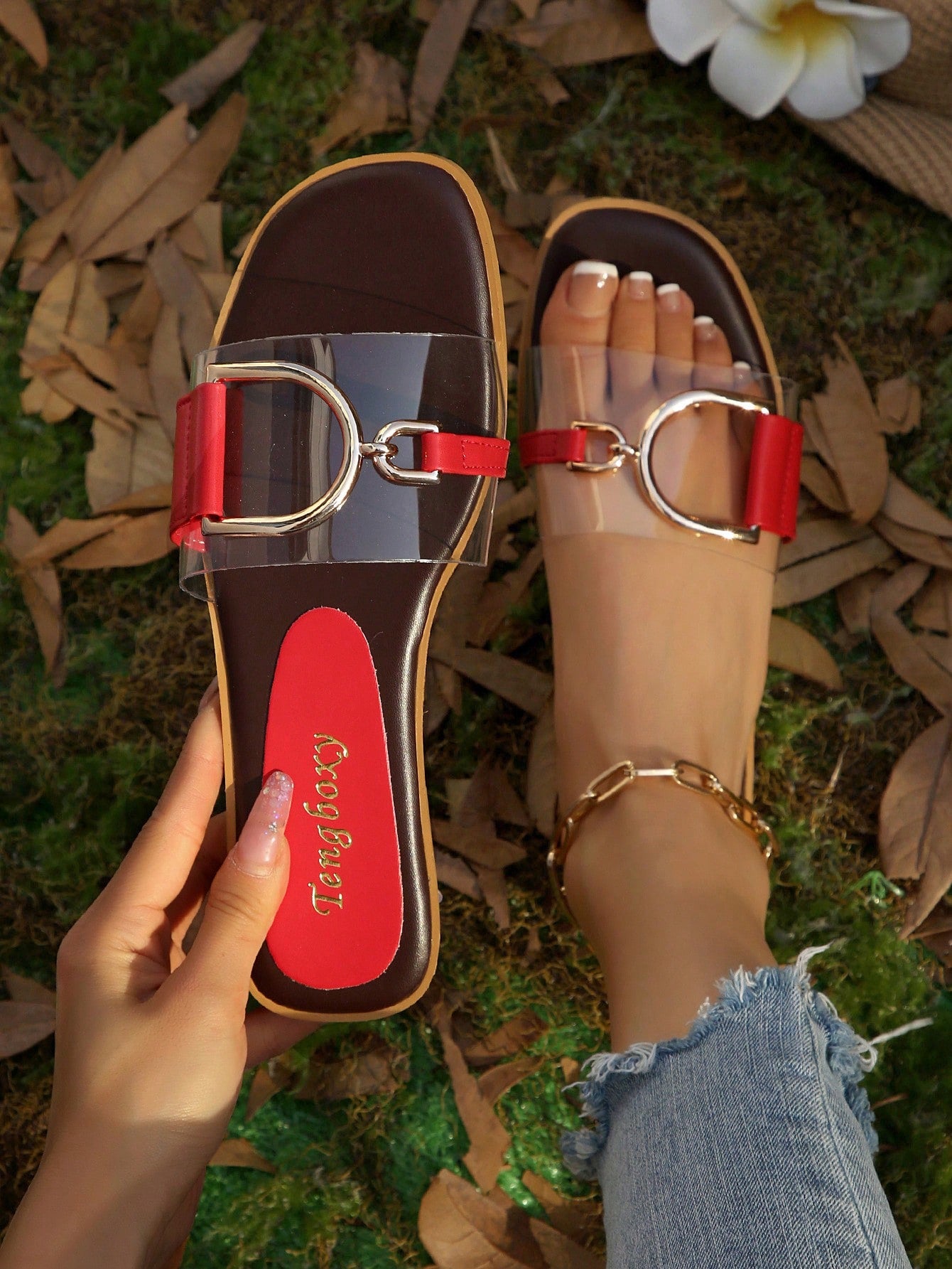 Women's chic flat sandals with ankle strap, cut-out design, colorblock pattern, and open toe, suitable for casual streetwear and beach wear.