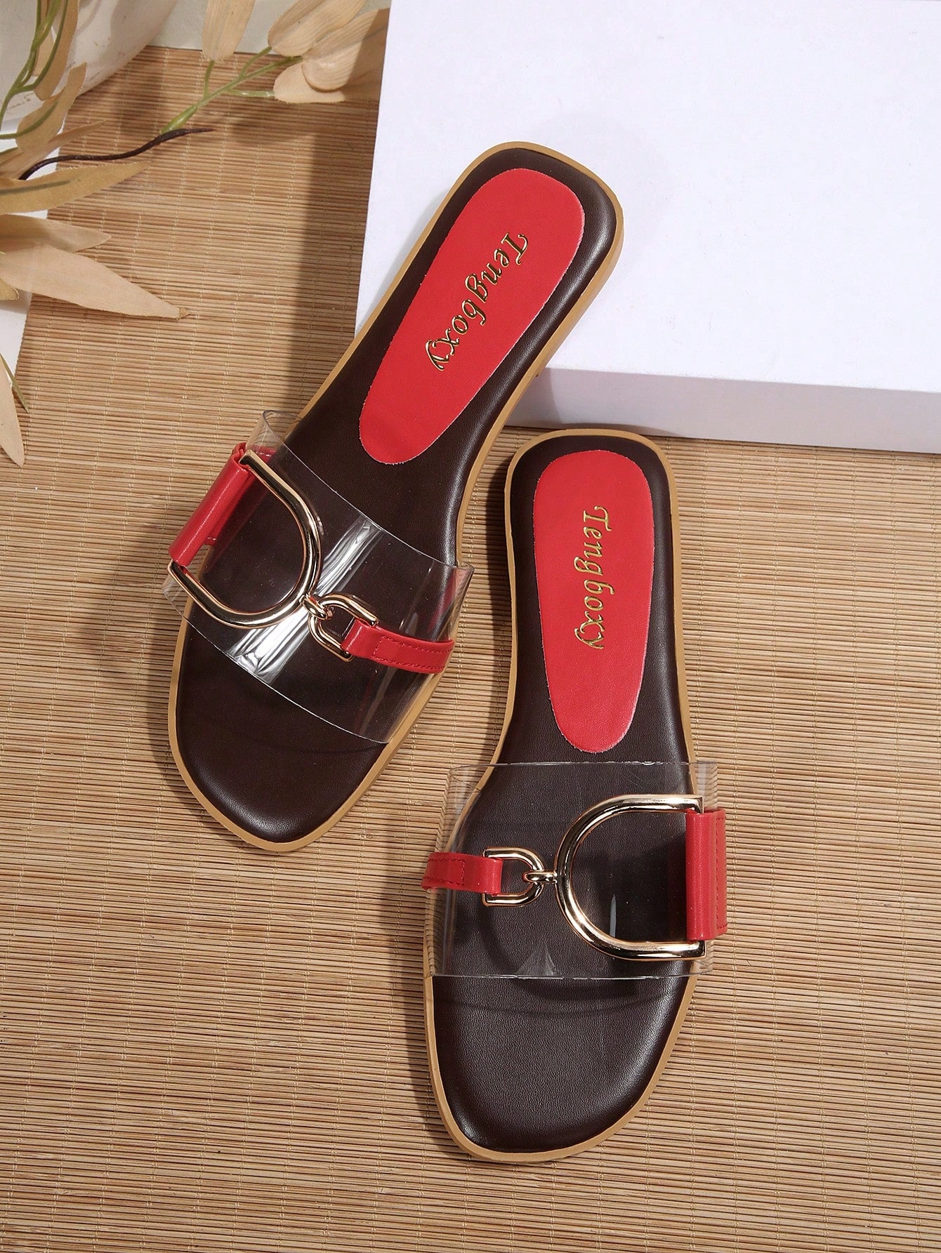Women's chic flat sandals with ankle strap, cut-out design, colorblock pattern, and open toe, suitable for casual streetwear and beach wear.