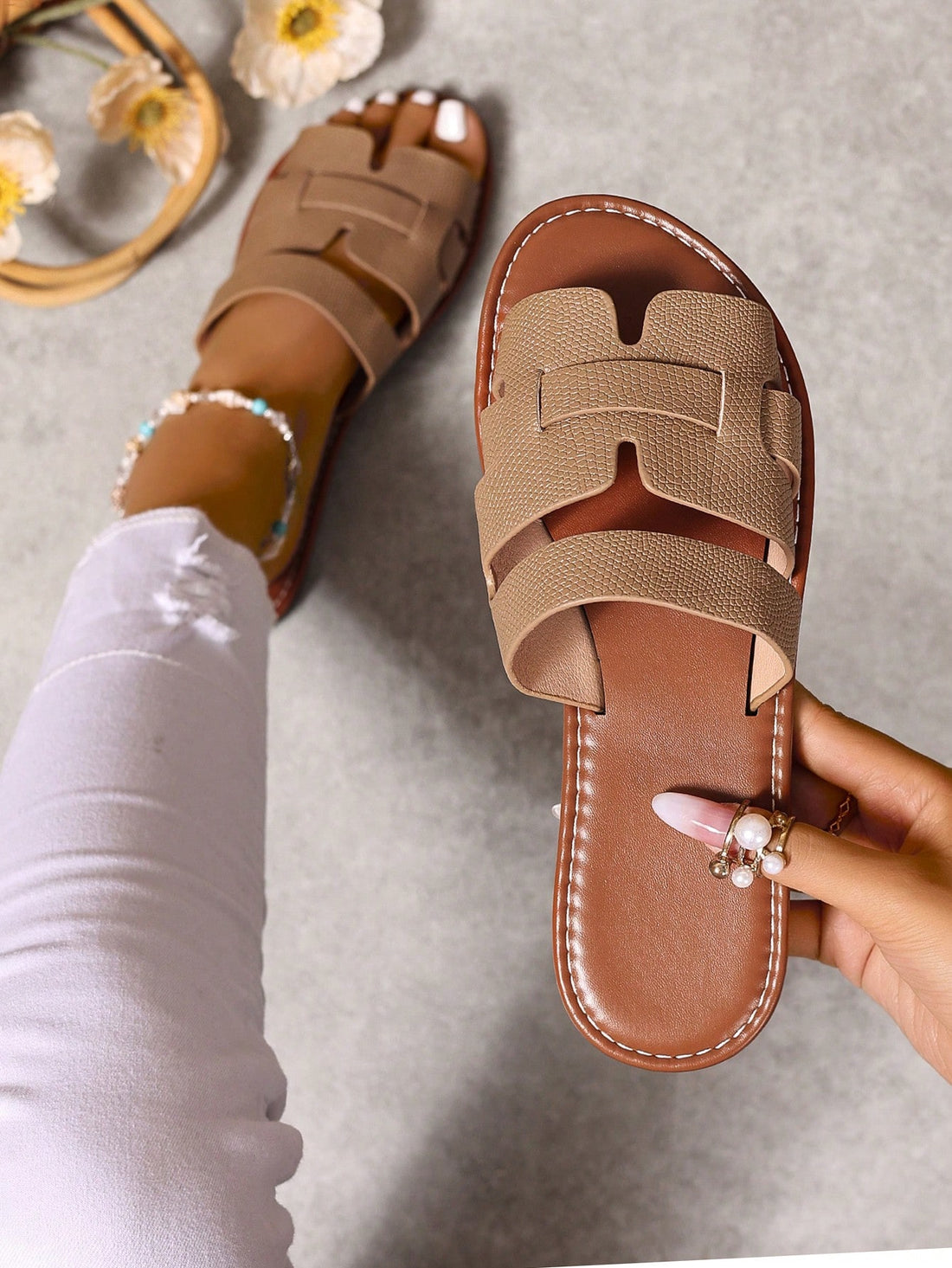 Women's open-toe flat slide sandals with slip-on design and metal decoration, suitable for outdoor casual summer wear.