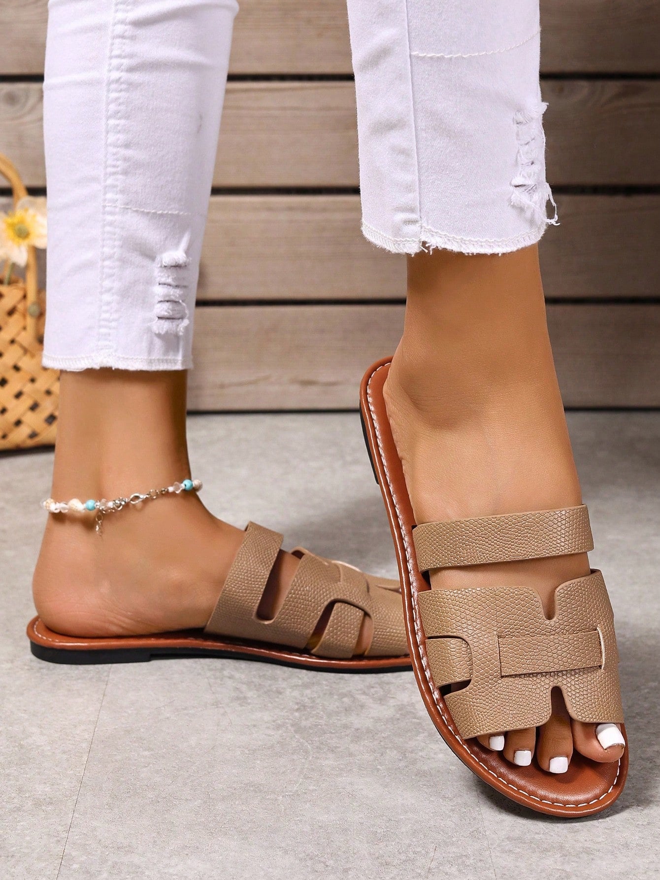 Women's open-toe flat slide sandals with slip-on design and metal decoration, suitable for outdoor casual summer wear.