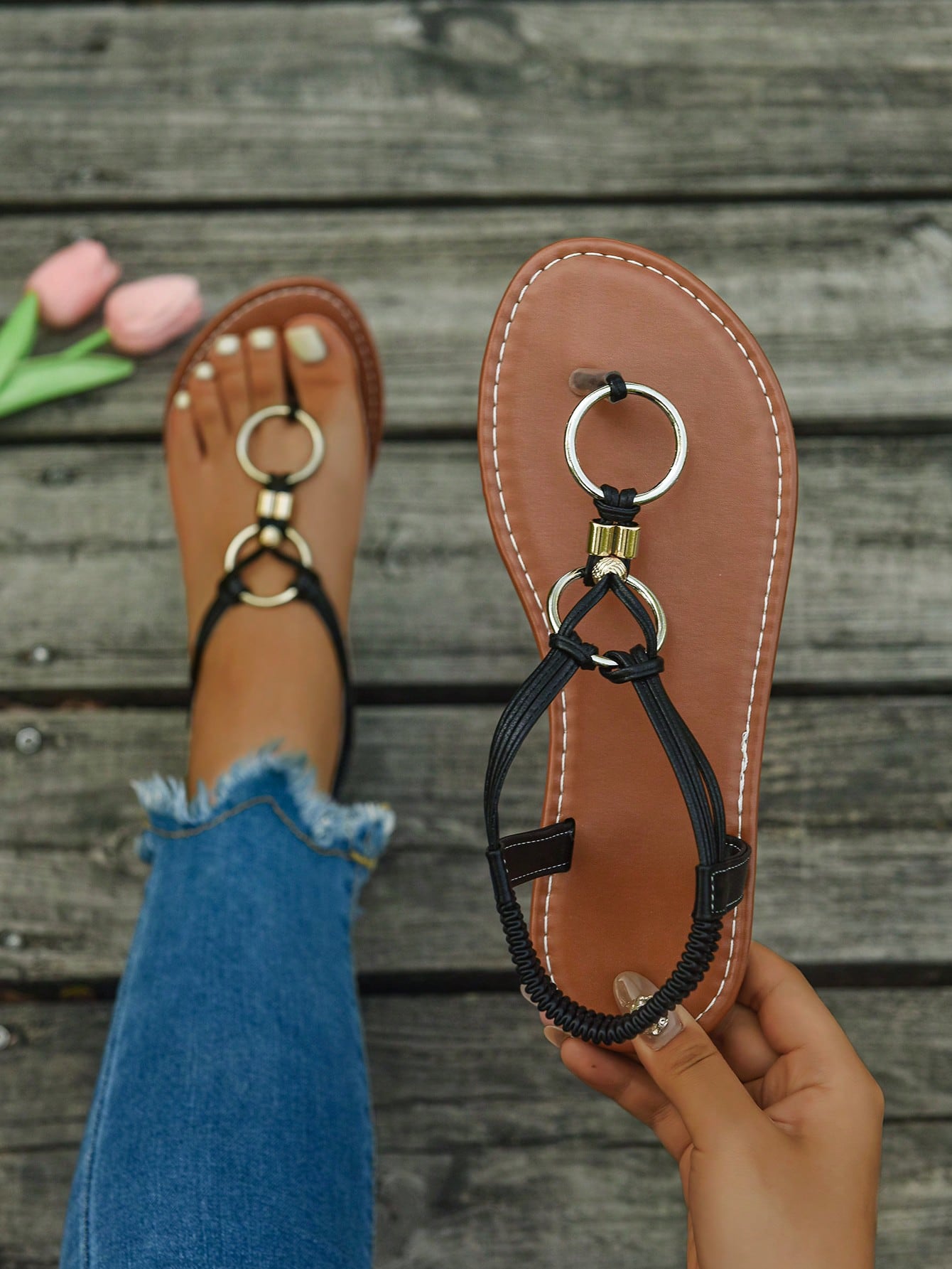 Women’s Roman style strap slide sandals with flat sole, buckle detail, and round toe, designed as casual slip-on beach and outdoor sandals.