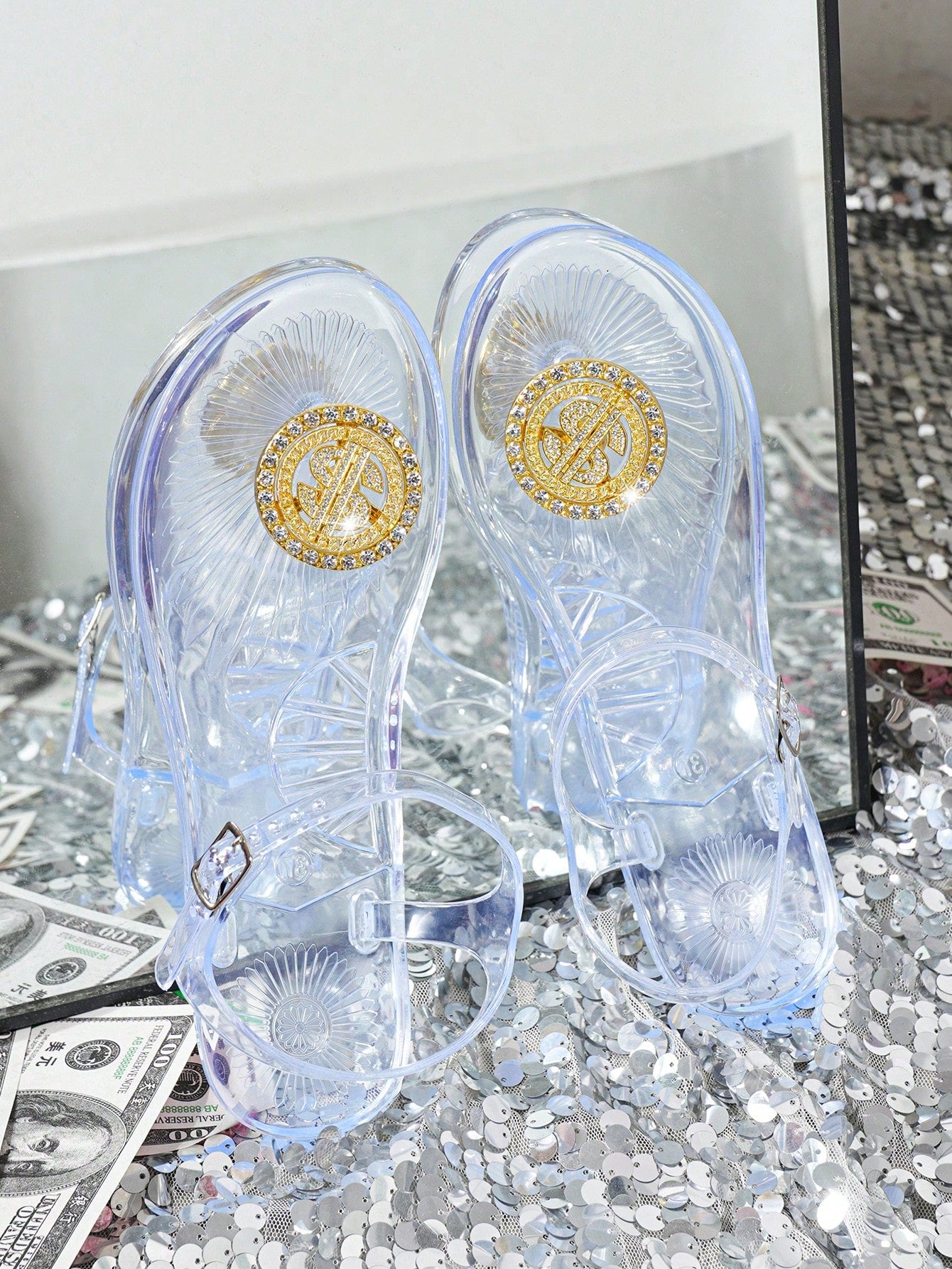 Green women’s clear jelly flat slide sandals with fruit graphic decoration and toe post design, suitable for beach, vacation, and casual outdoor wear.