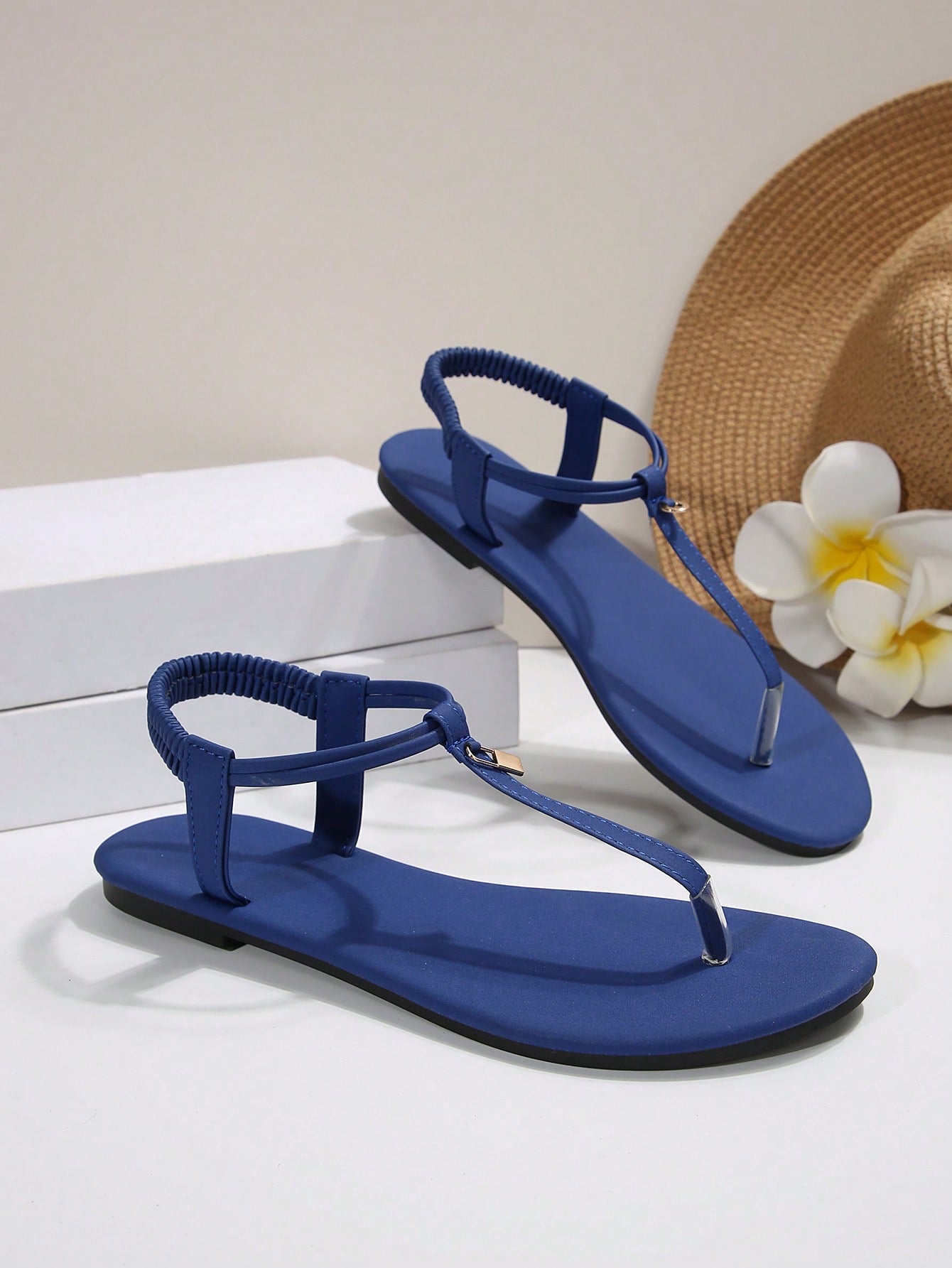 Women’s Roman style strap slide sandals with flat sole, buckle detail, and round toe, designed as casual slip-on beach and outdoor sandals.