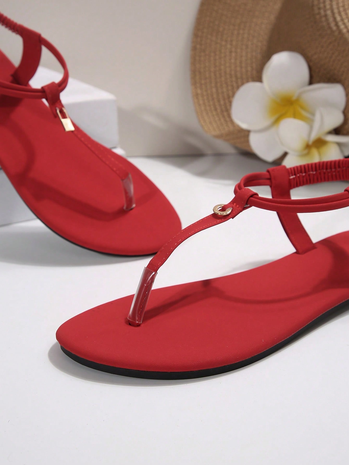 Women’s Roman style strap slide sandals with flat sole, buckle detail, and round toe, designed as casual slip-on beach and outdoor sandals.