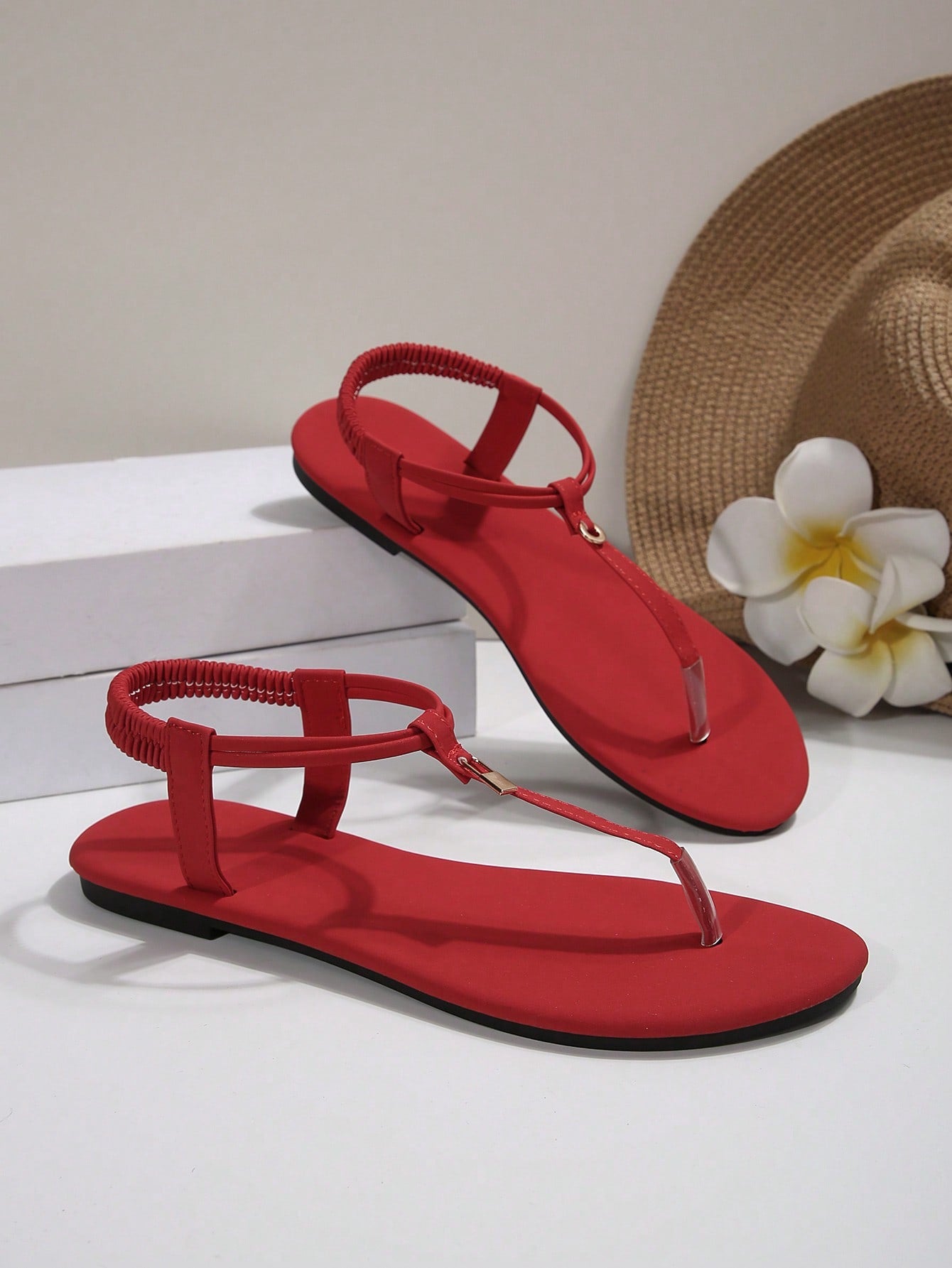 Women’s Roman style strap slide sandals with flat sole, buckle detail, and round toe, designed as casual slip-on beach and outdoor sandals.