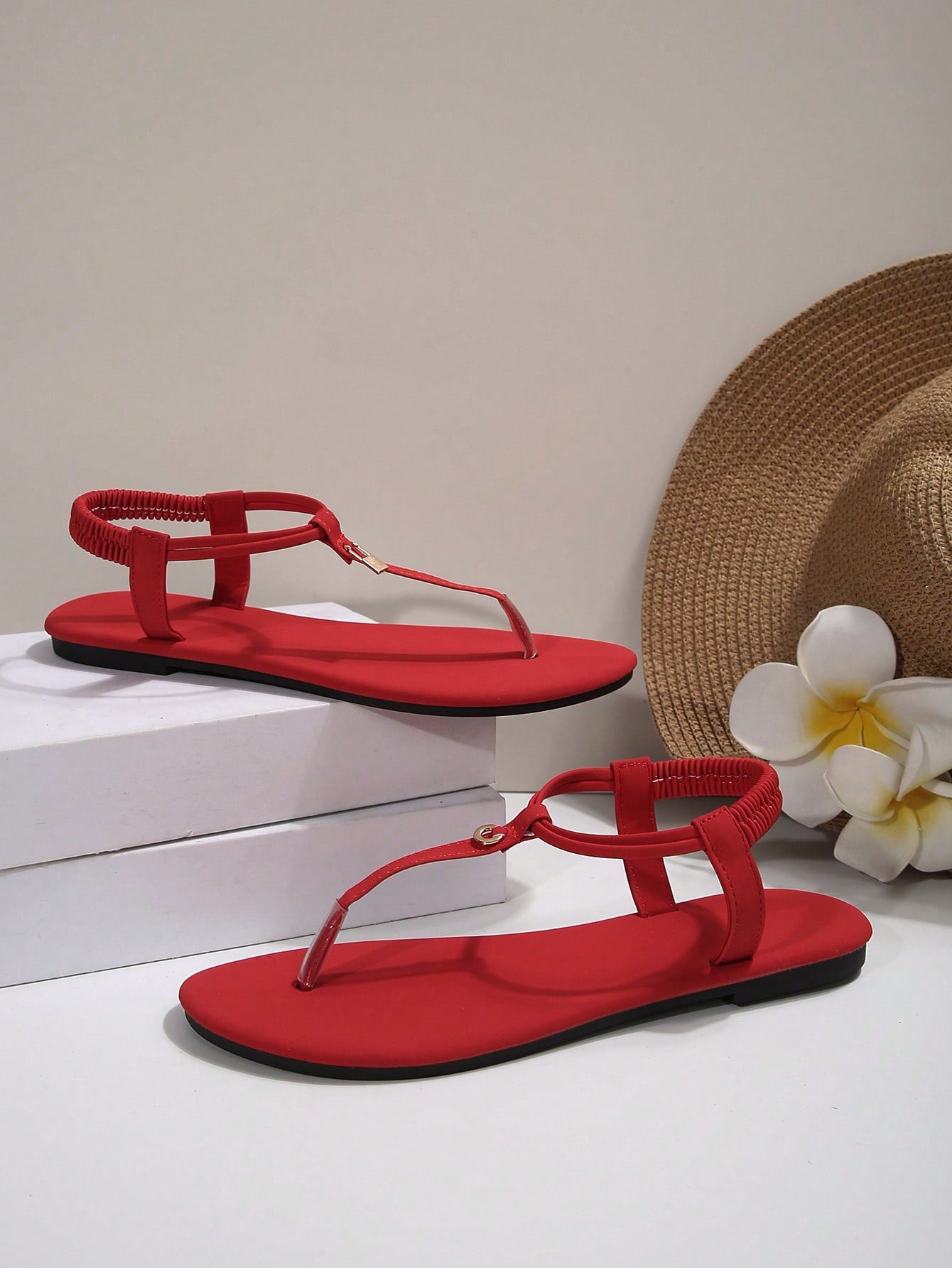 Women’s Roman style strap slide sandals with flat sole, buckle detail, and round toe, designed as casual slip-on beach and outdoor sandals.