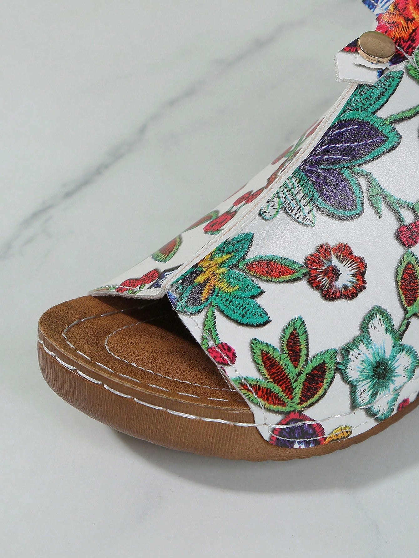 Women's open-toe platform wedge beach sandals with thick sole, stitching detail, floral accents, buckle closure, and removable adjustable shoelaces.
